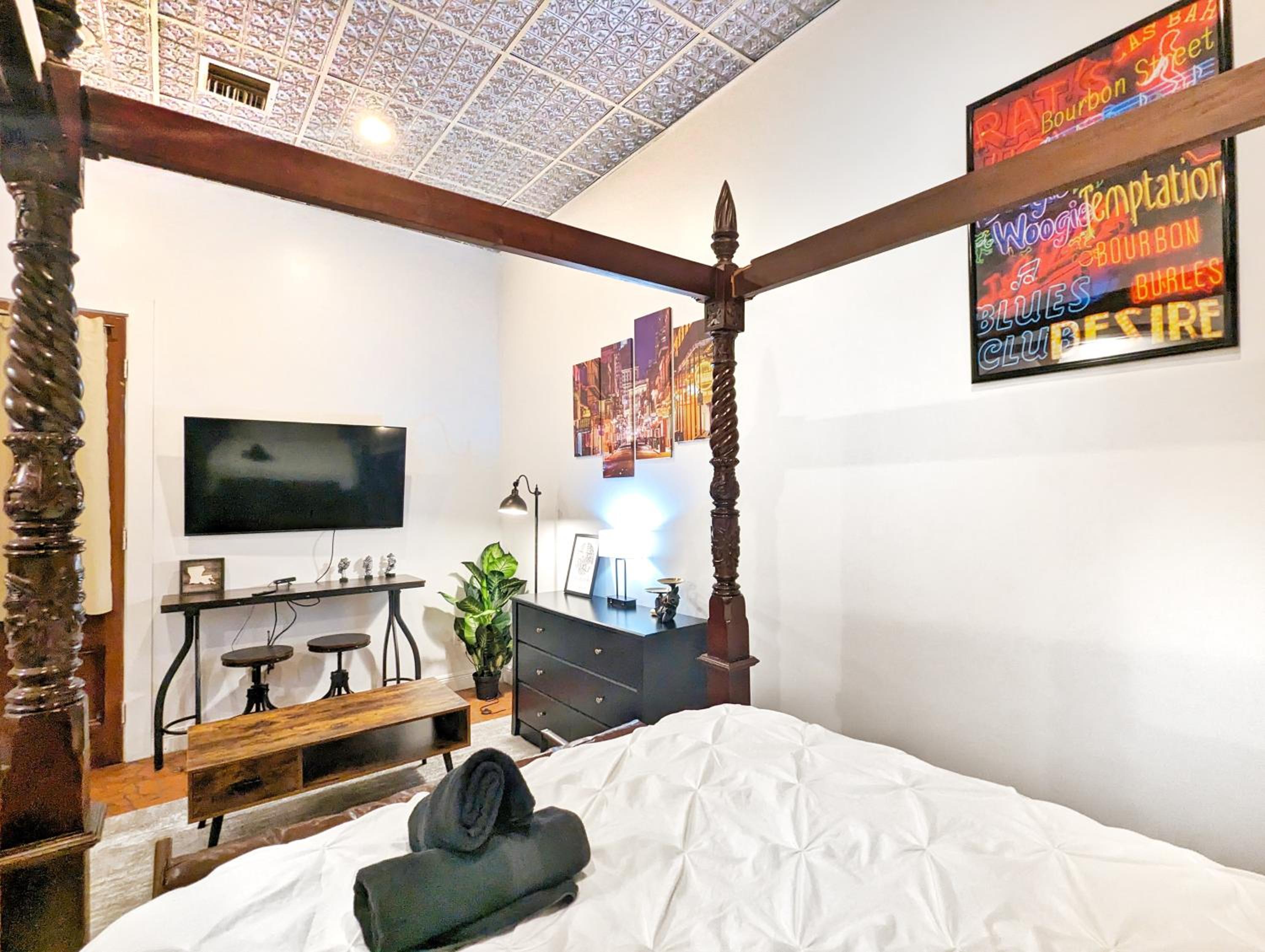 Deluxe Queen Room - Photo 12