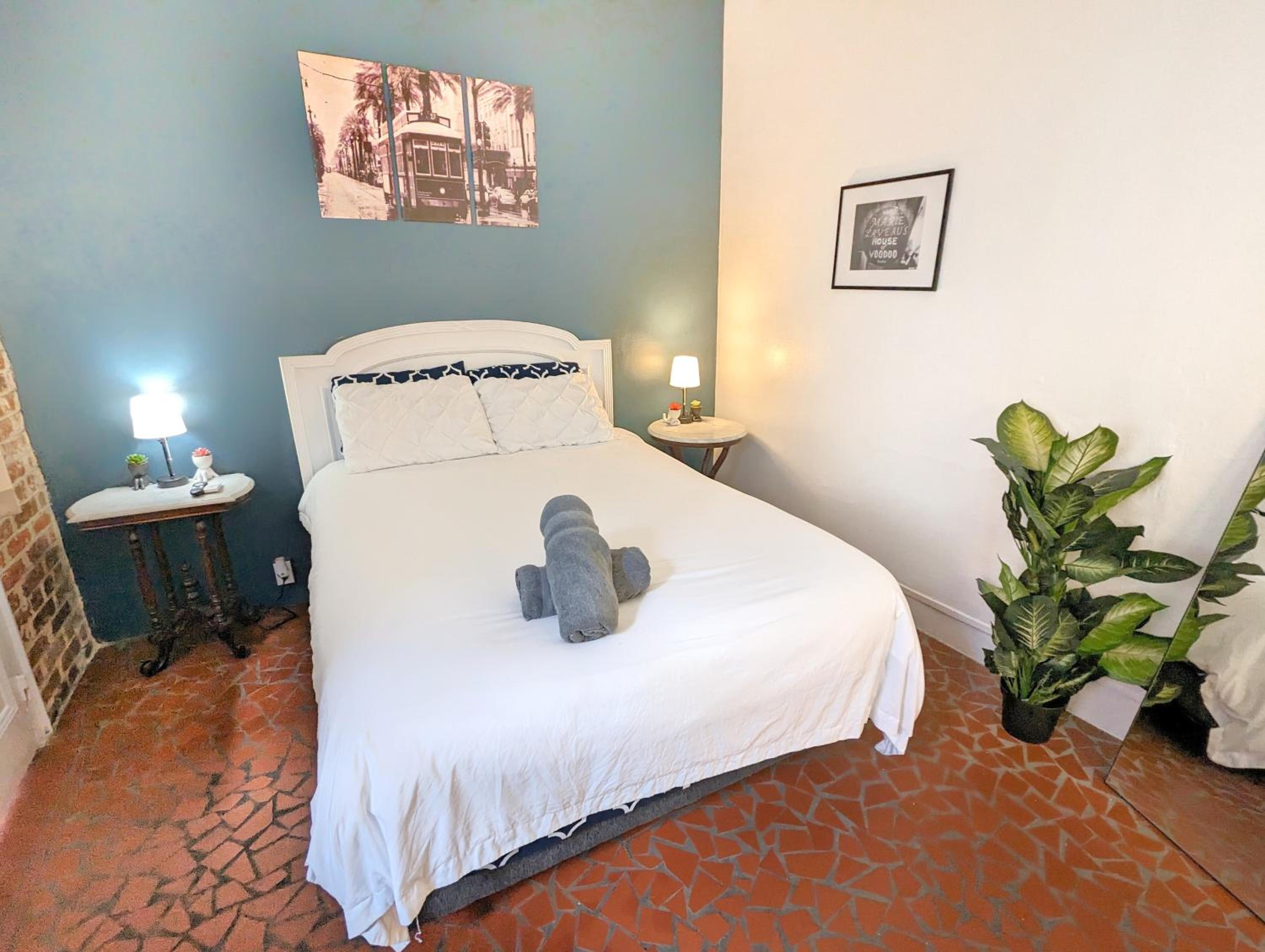 Queen Room with Garden View - Photo 17