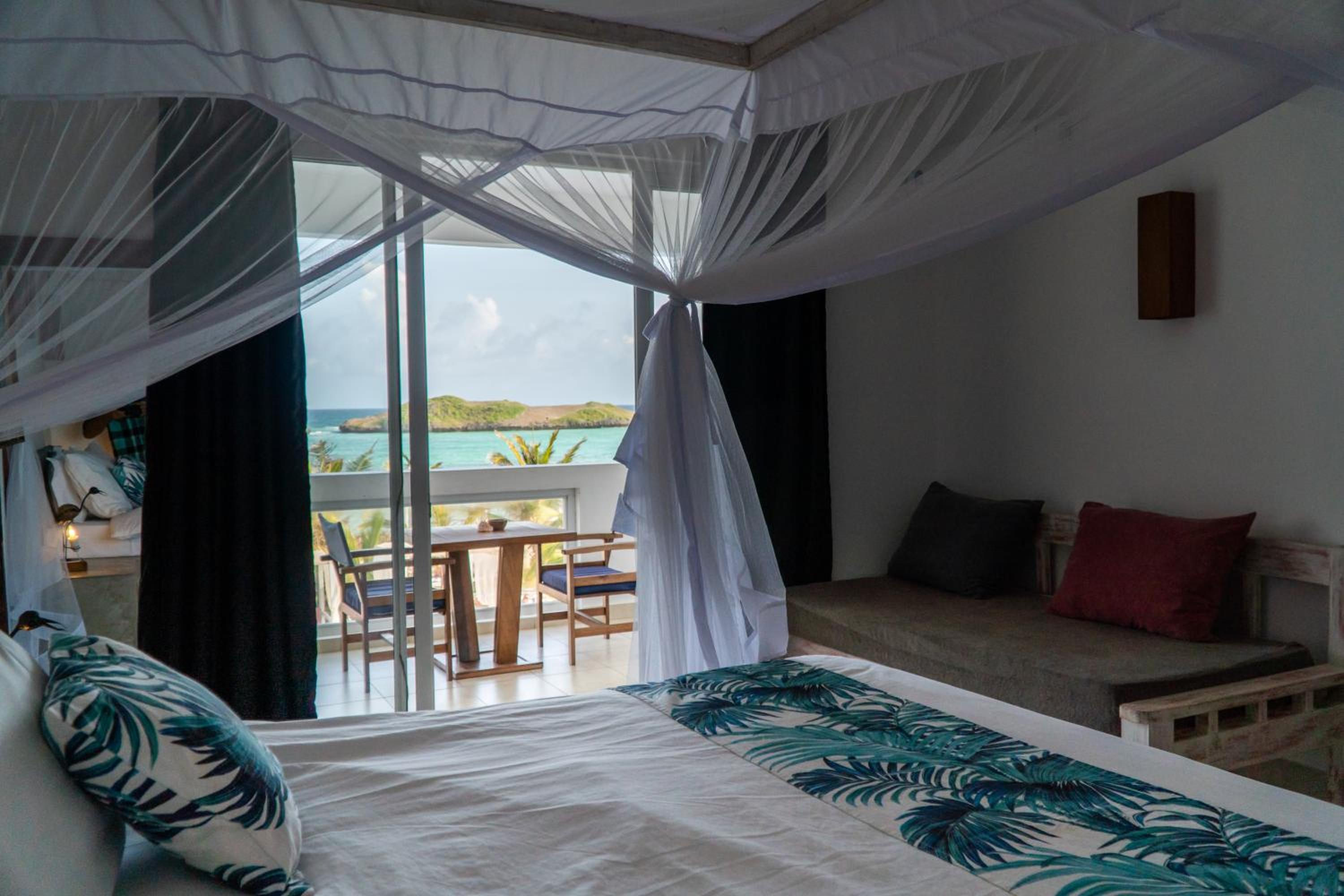 Double Room with Balcony and Sea View - Photo 1