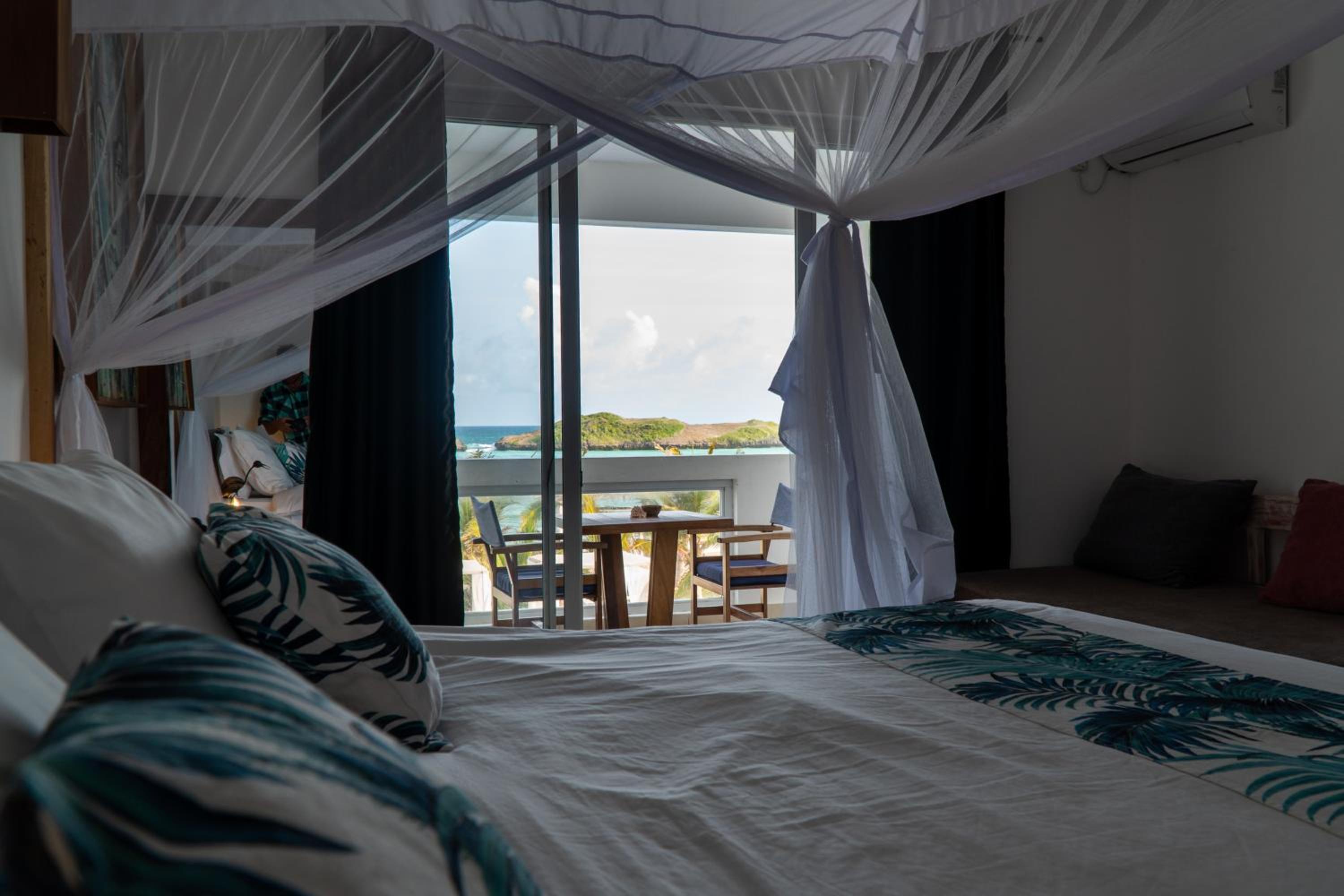 Double Room with Balcony and Sea View - Photo 4