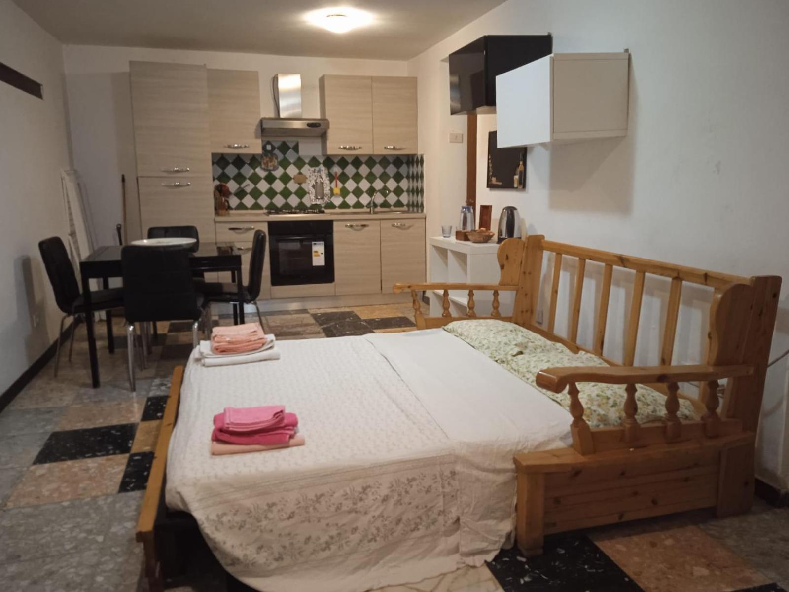One-Bedroom Apartment - Photo 37