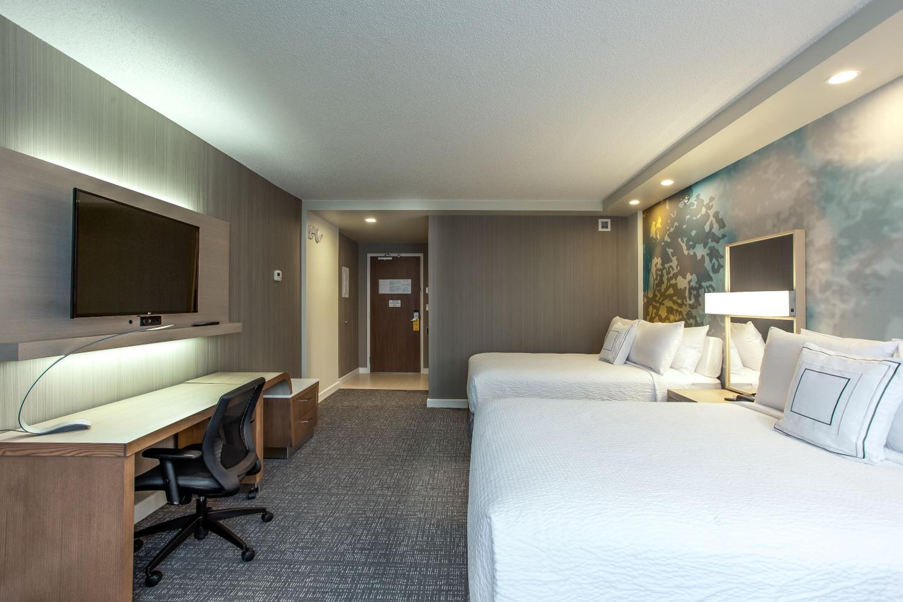Queen Room with Two Queen Beds photo 1