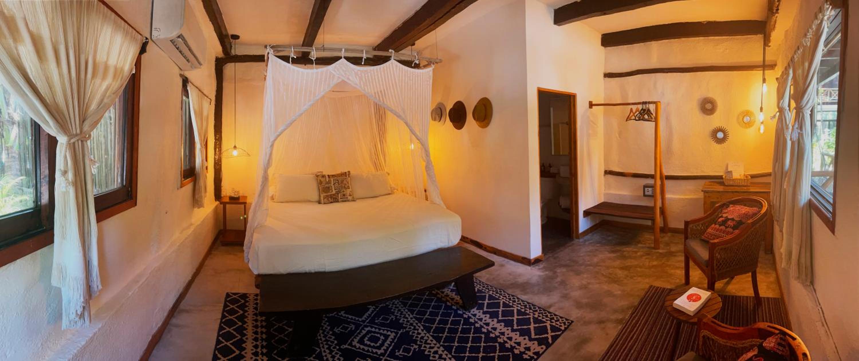 Standard King Room - Photo 12