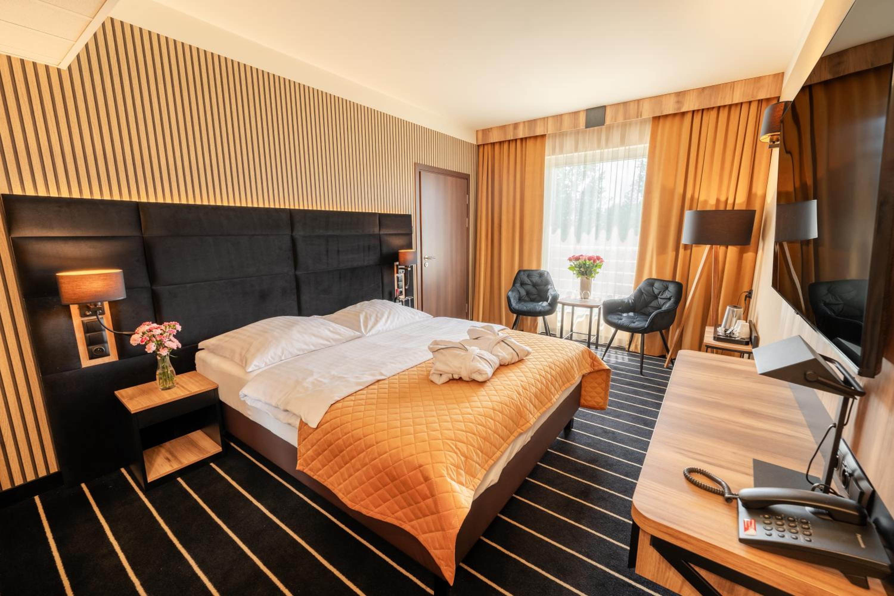 Double Room with Bath - Photo 4