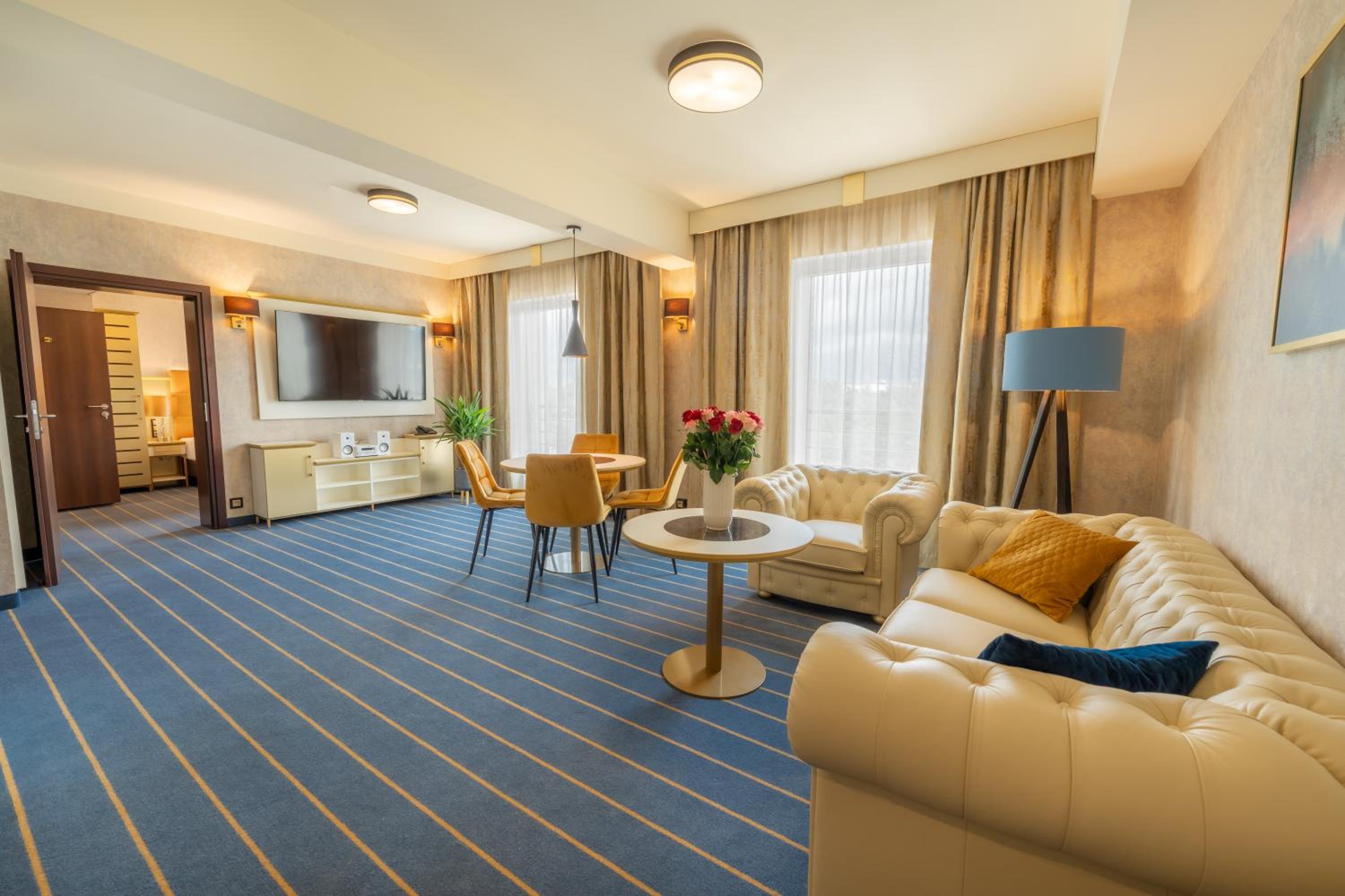 One-Bedroom Apartment - Photo 1