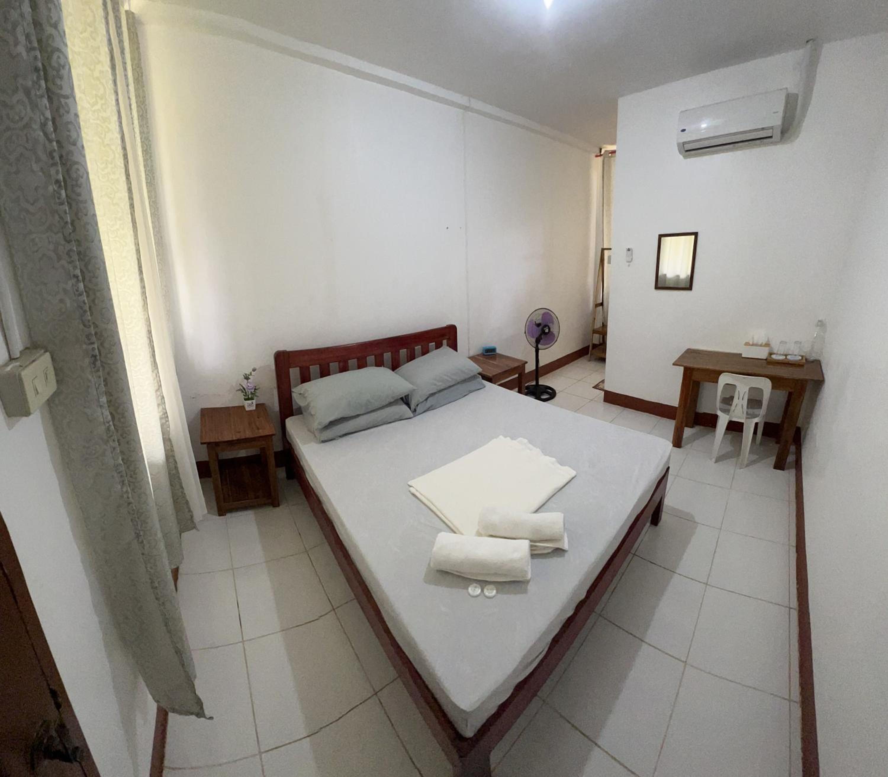 Queen Room - Photo 8