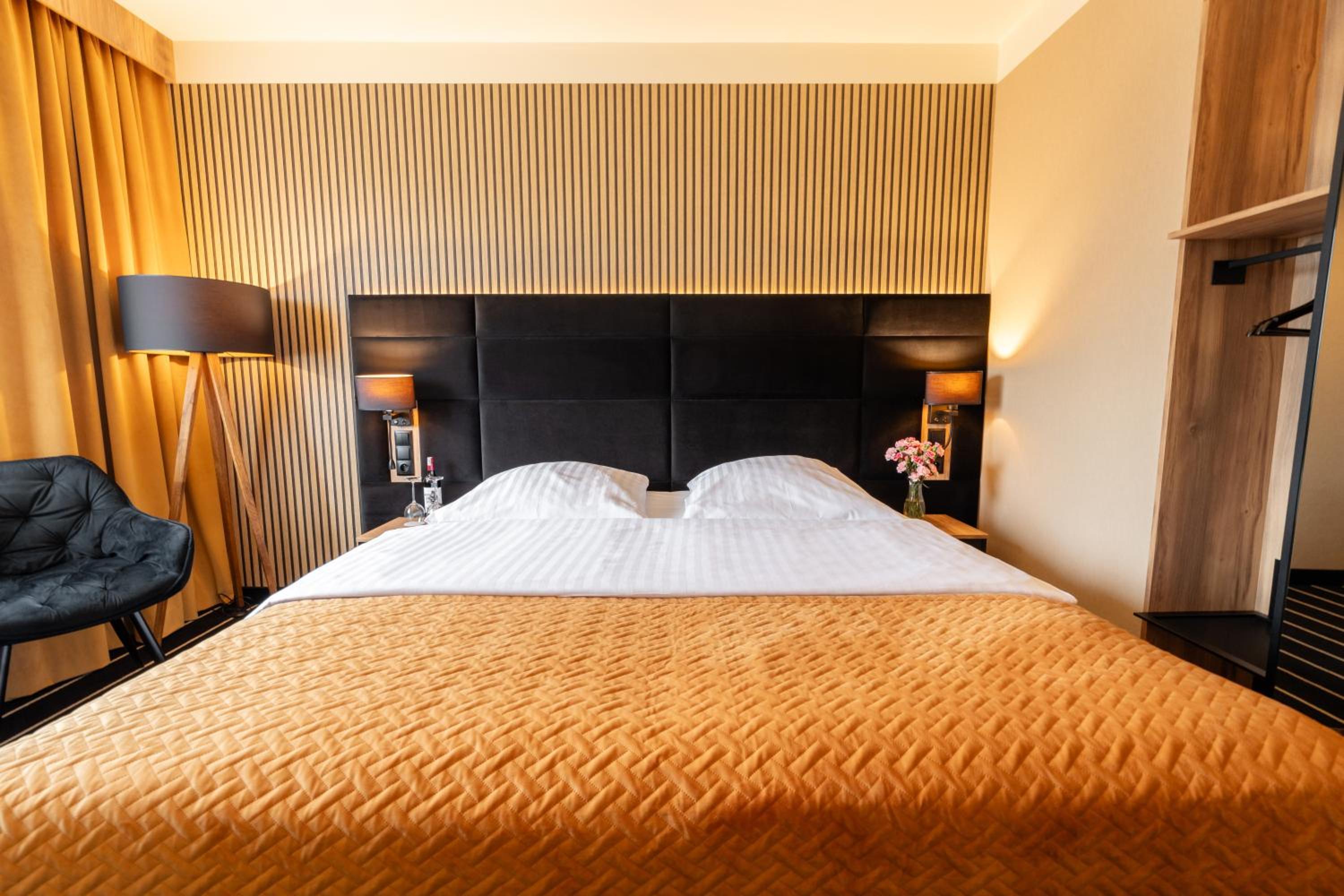 Business Double Room - Photo 6