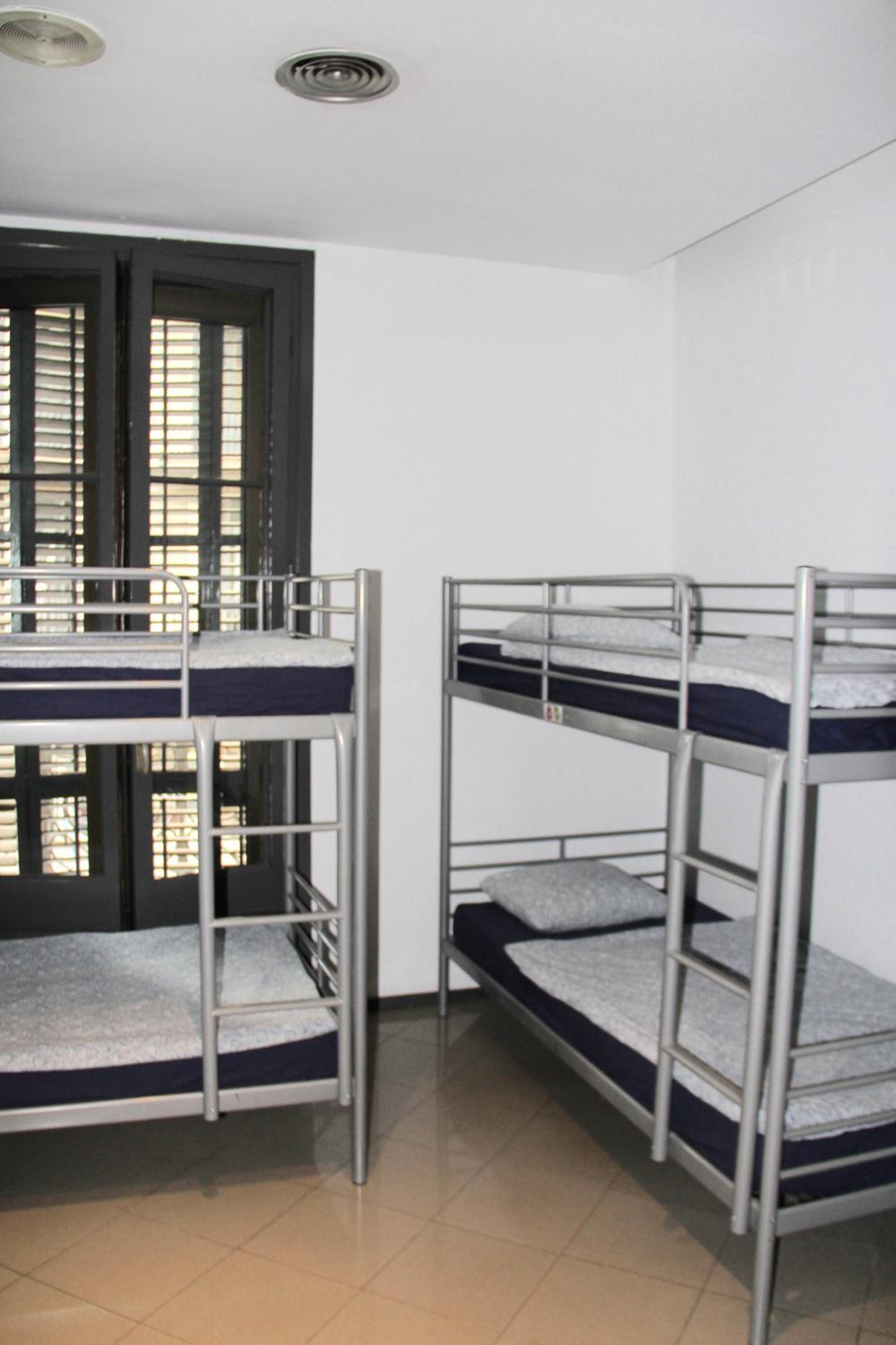 Bunk Bed in 8-Bed Mixed Dormitory Room photo 2