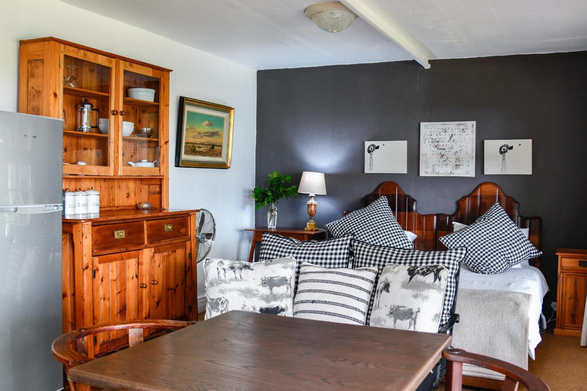 Family Room with Mountain View - Photo 1