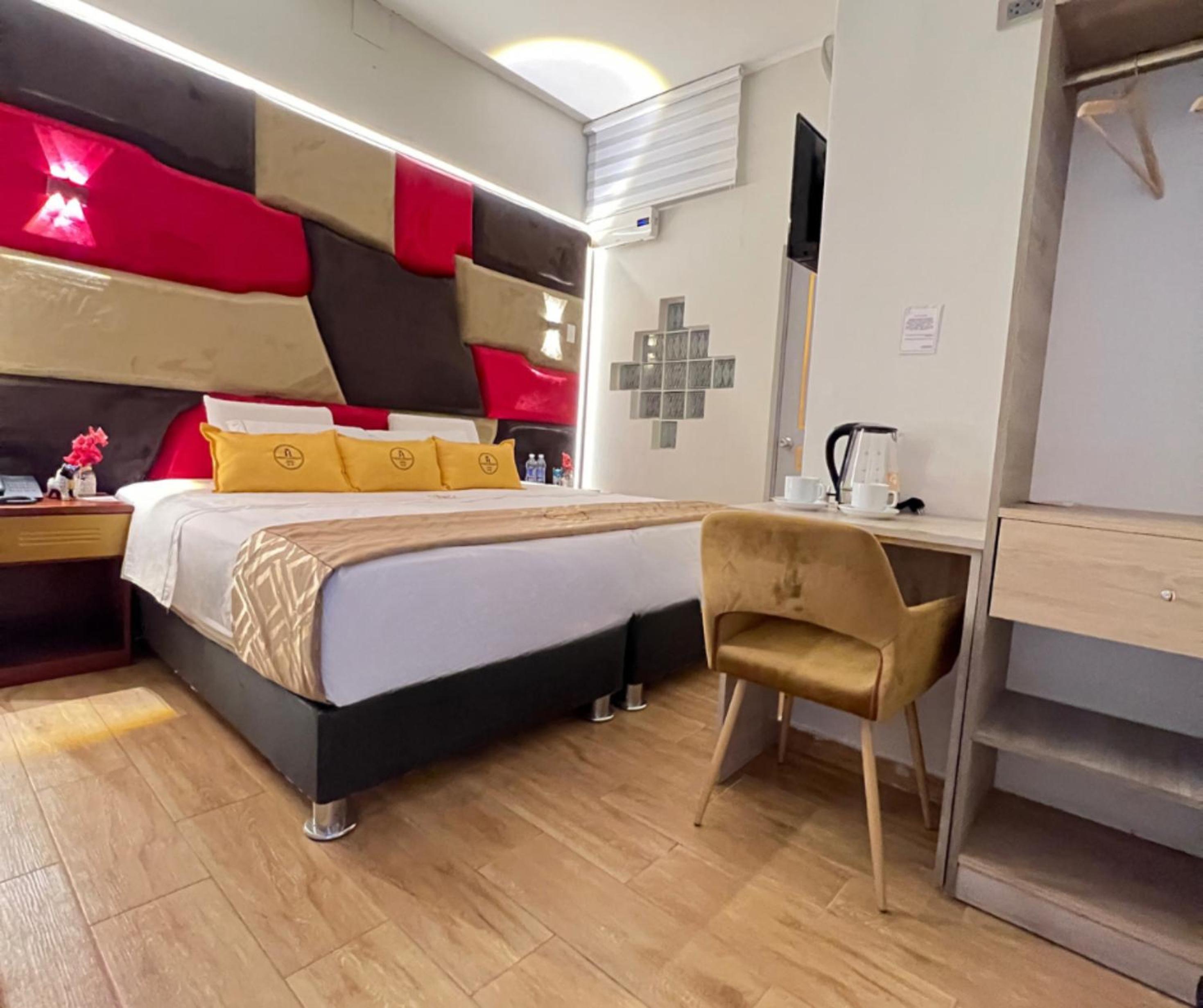 Deluxe King Room photo 1