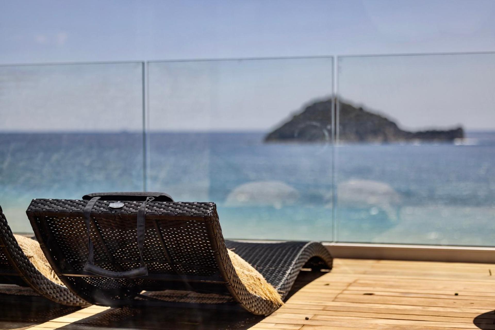 Deluxe Suite with Sea View photo 3