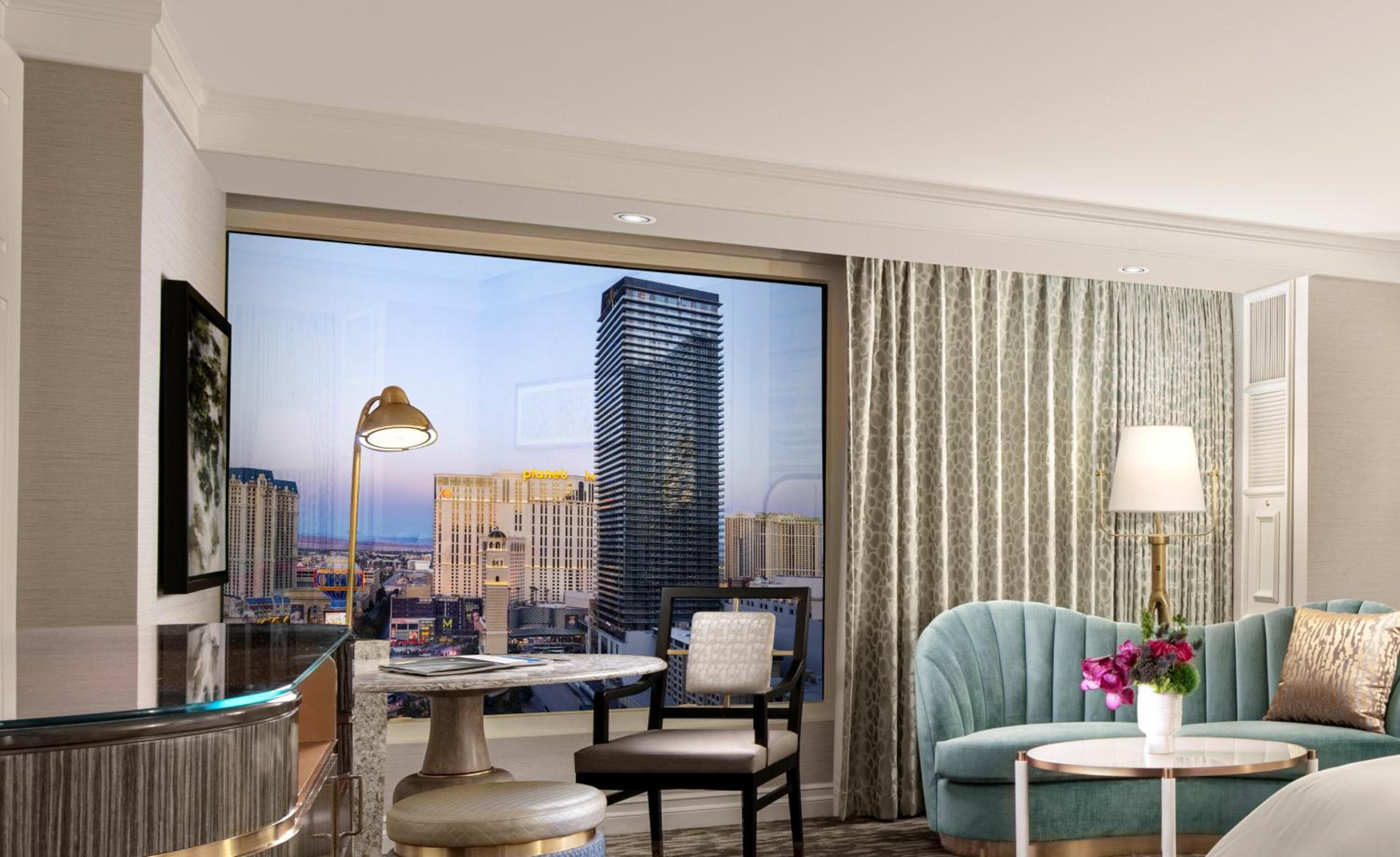Strip View Spa King - Photo 8