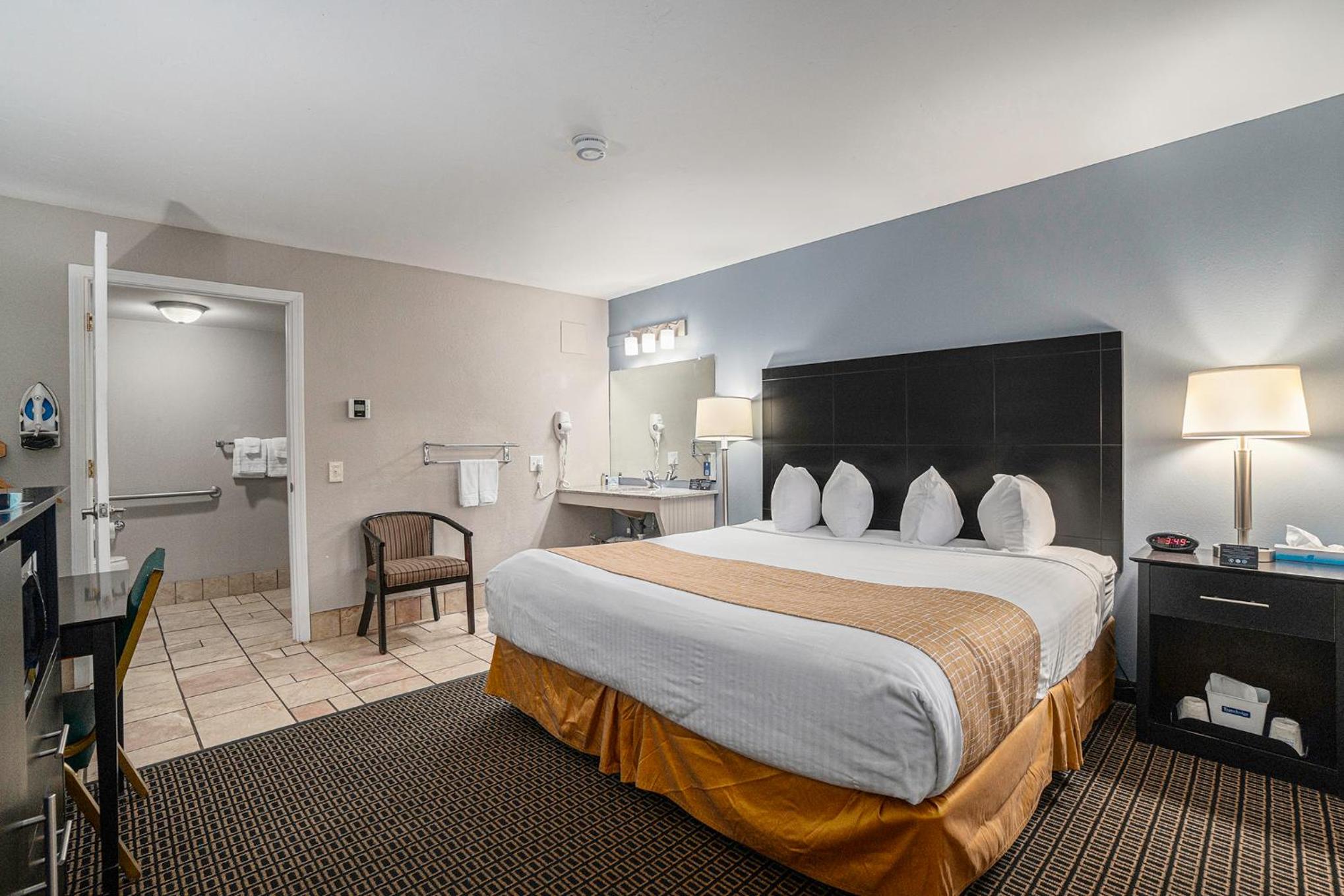 King Room - Mobility Access/Non-Smoking - Photo 1