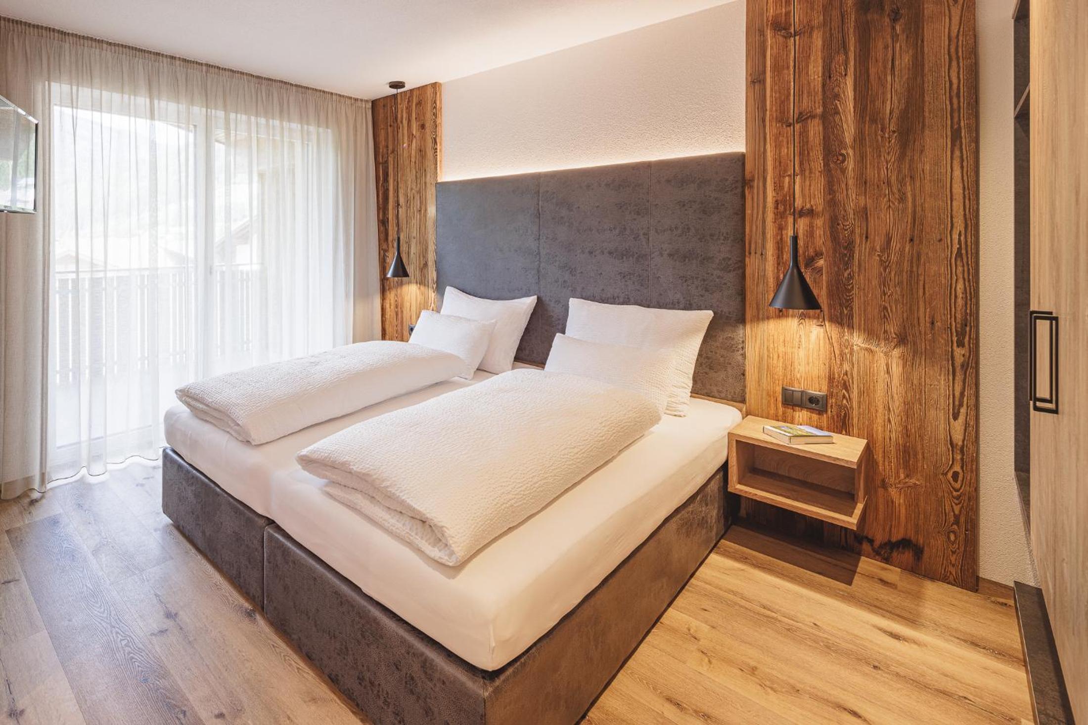 Two-Bedroom Deluxe Apartment with Garden View