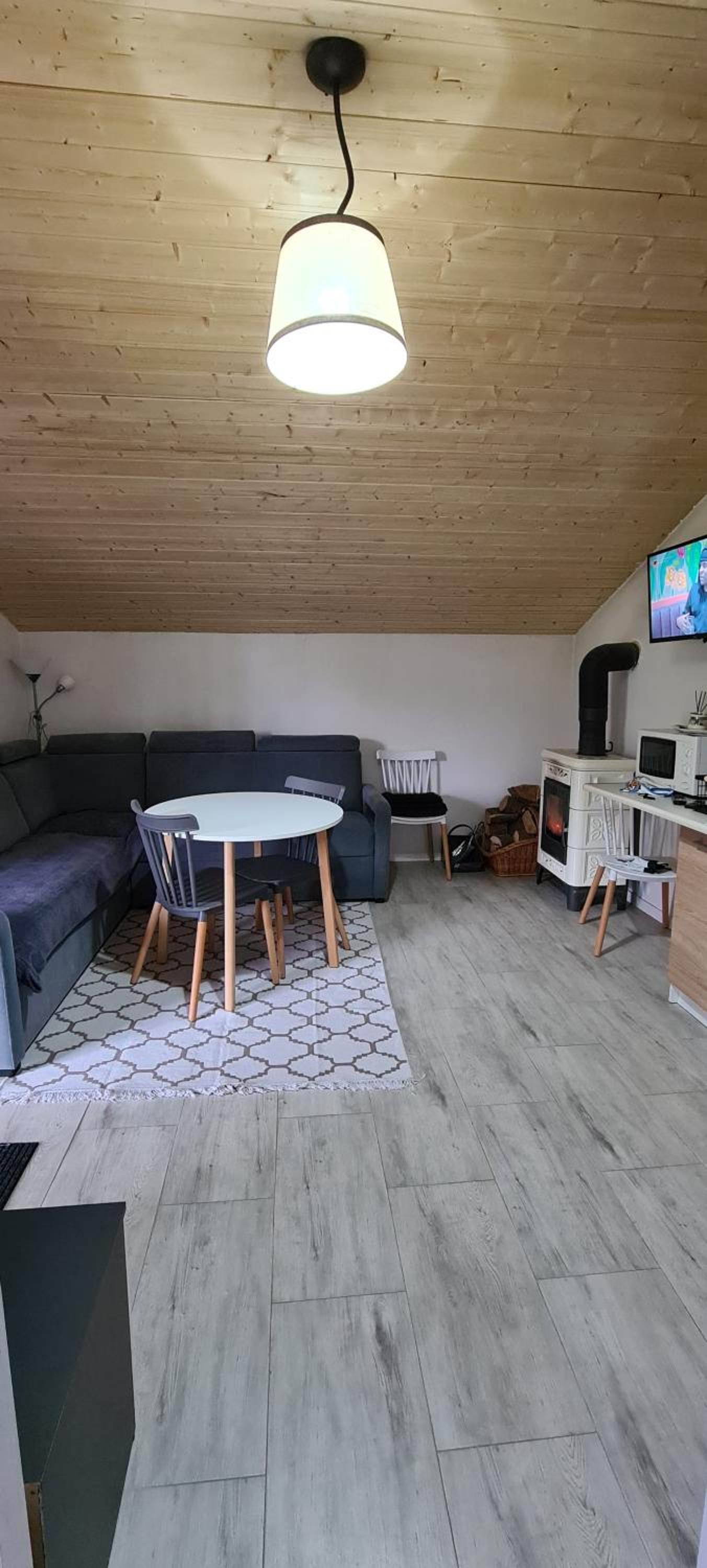 One-Bedroom Apartment - Photo 2