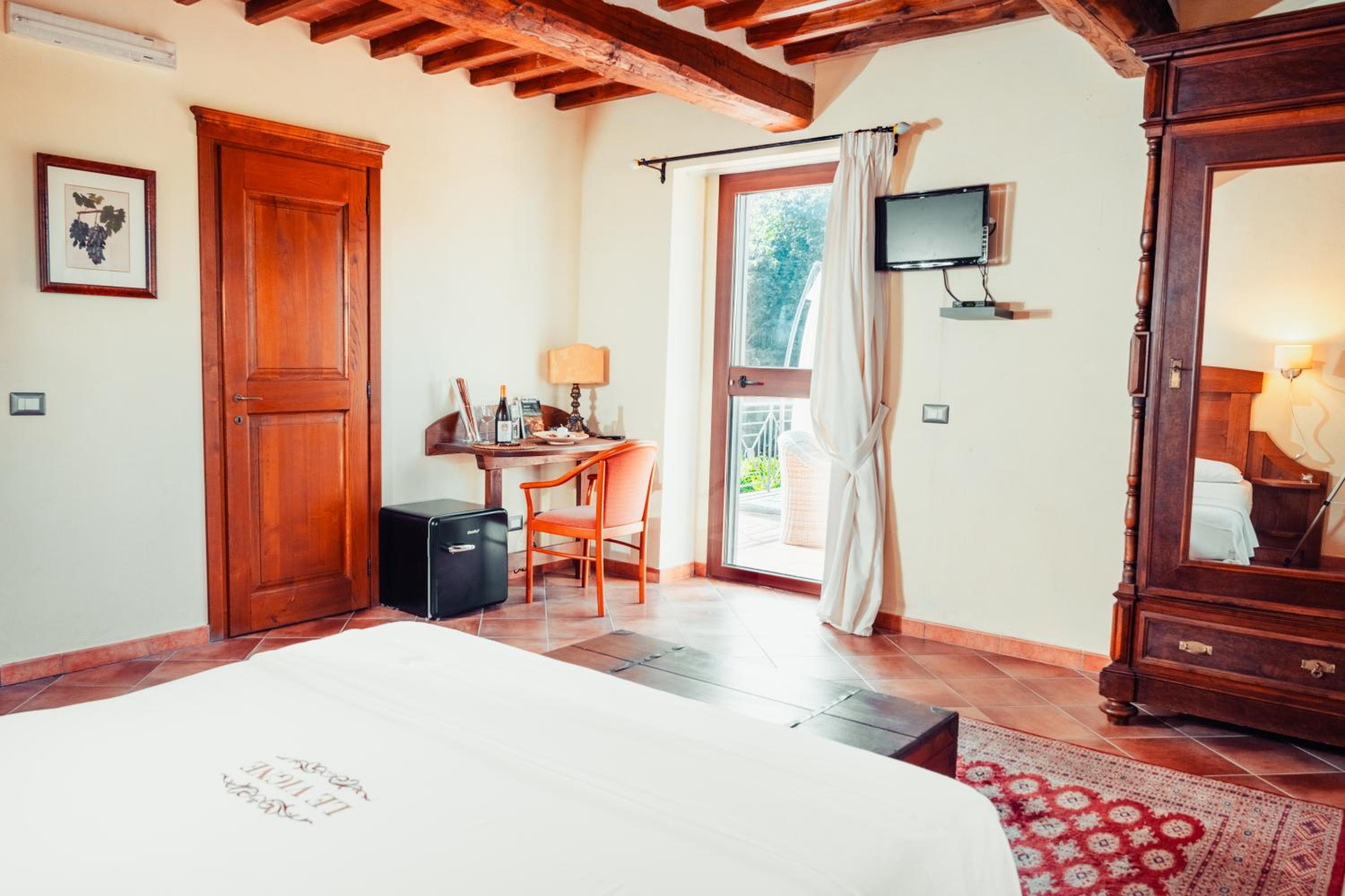 King Room with Balcony photo 2