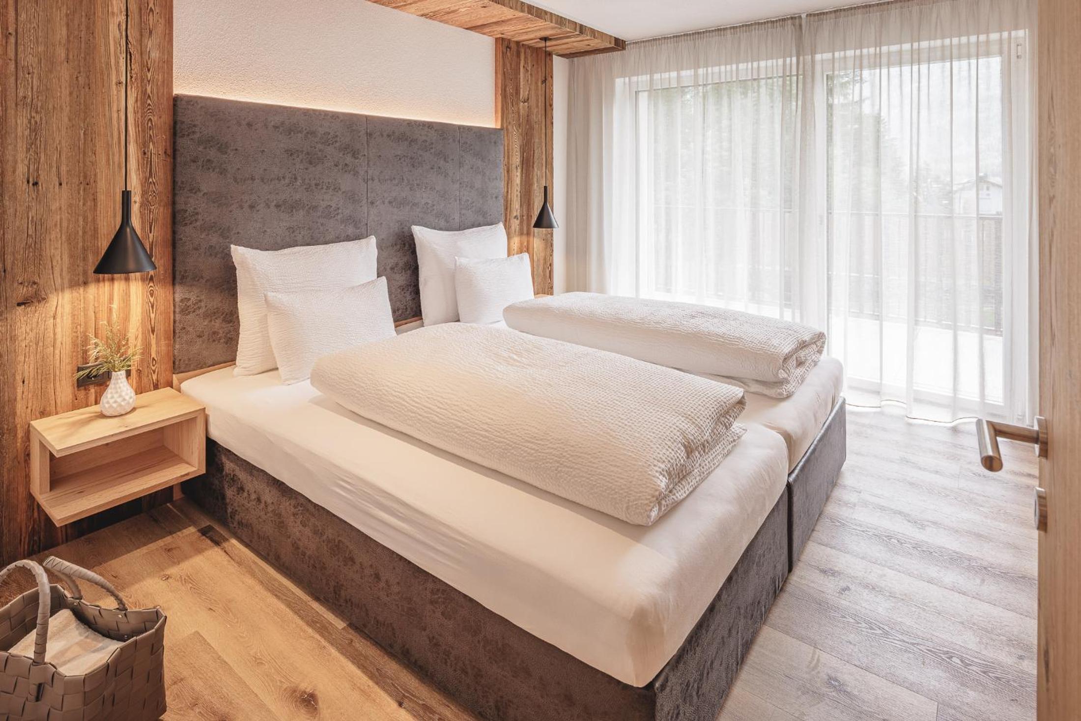 Two-Bedroom Deluxe Apartment with Garden View