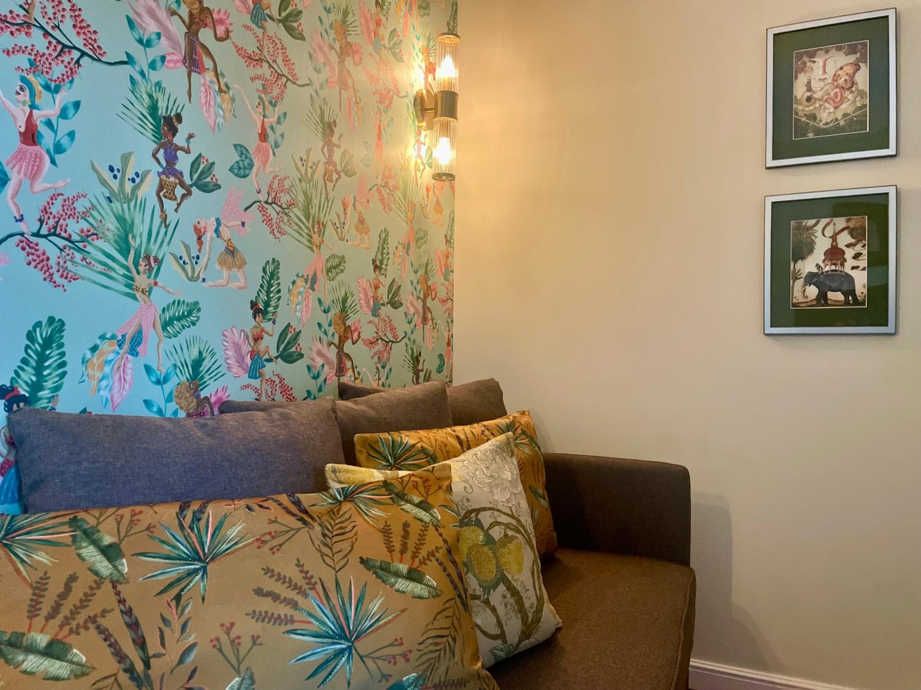 Pool Suite - Photo 5