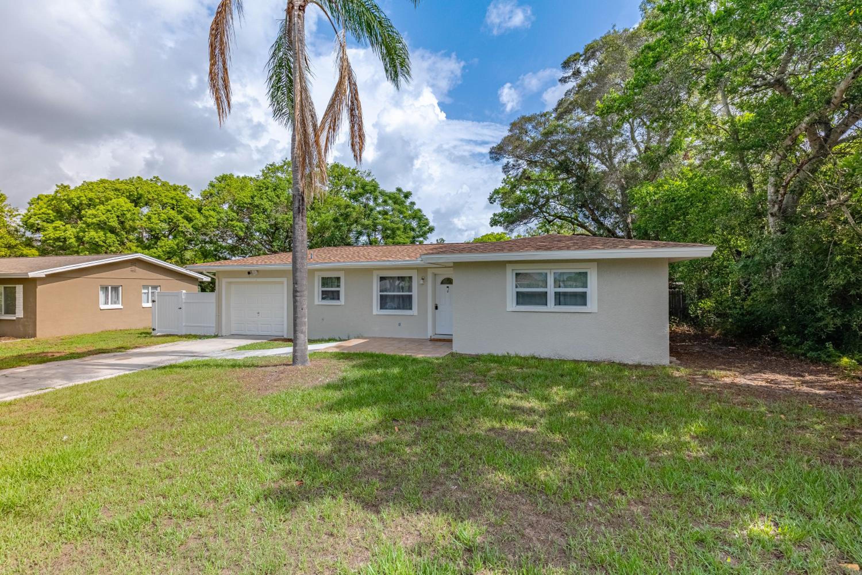 Three-Bedroom House photo 3