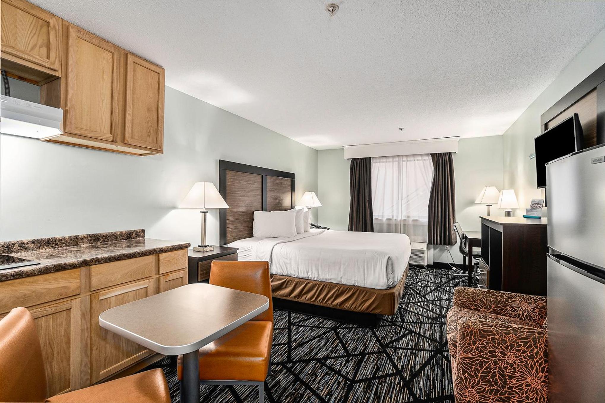 King Room with Kitchenette - Non-Smoking - Photo 1