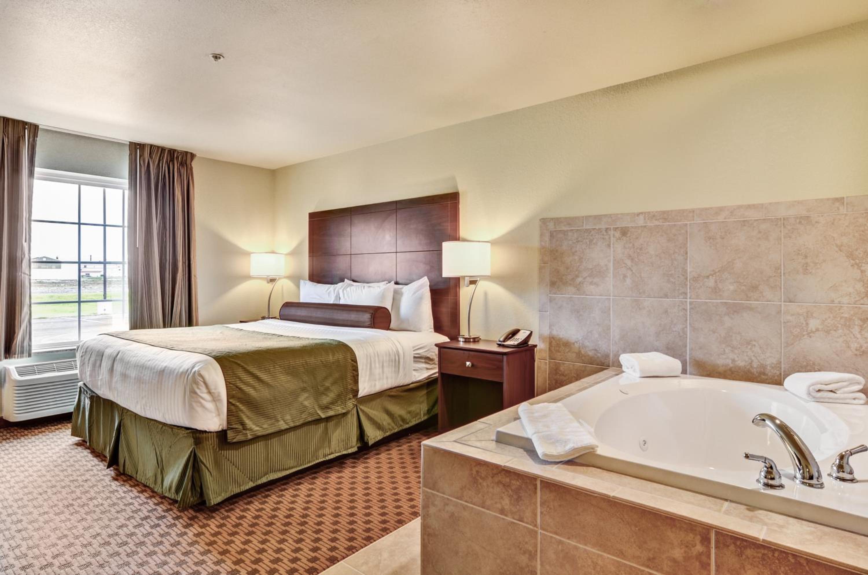 King Room with Whirlpool - Non-Smoking photo 2
