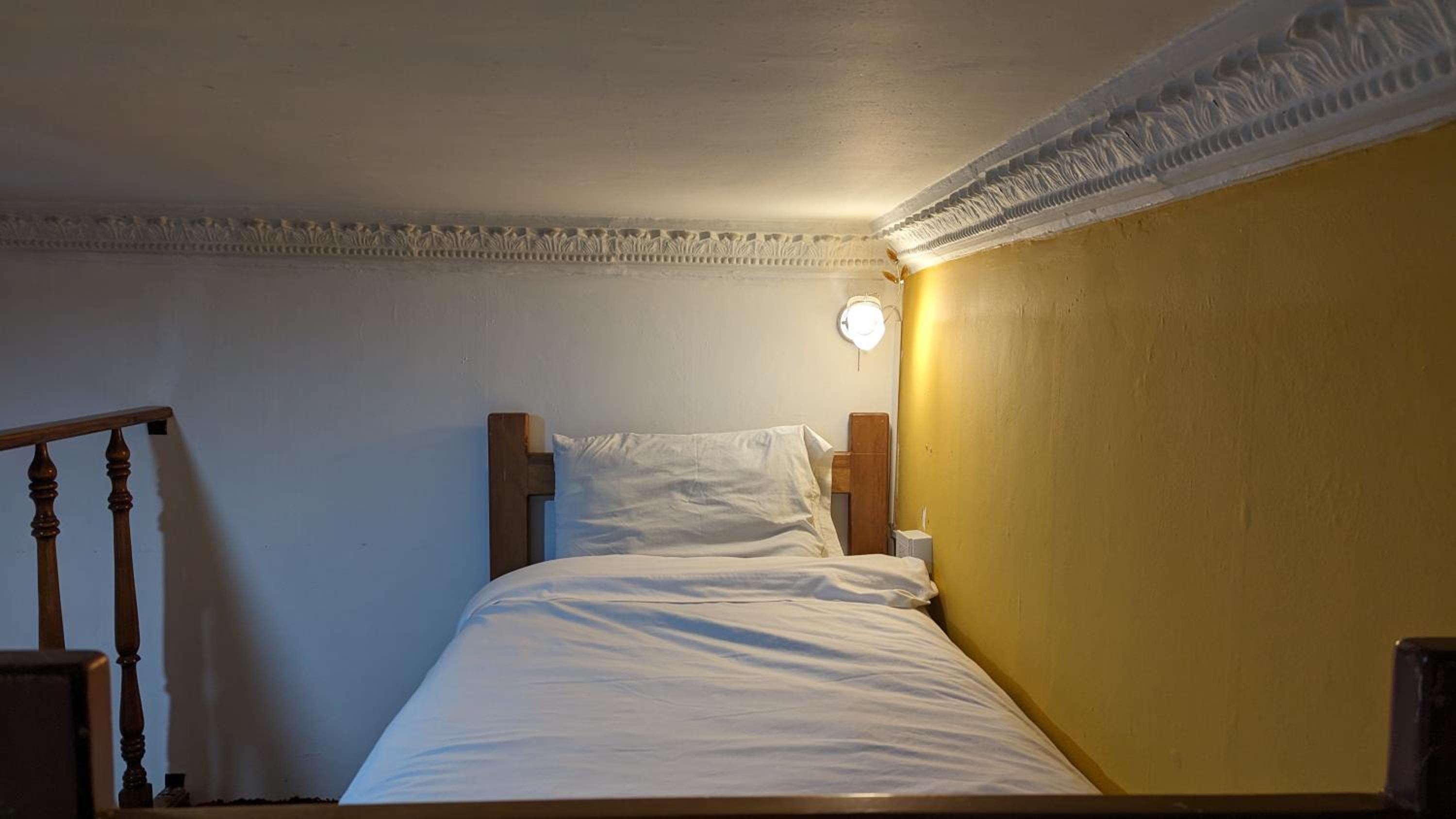 Bed in 6-Bed Mixed Dormitory Room