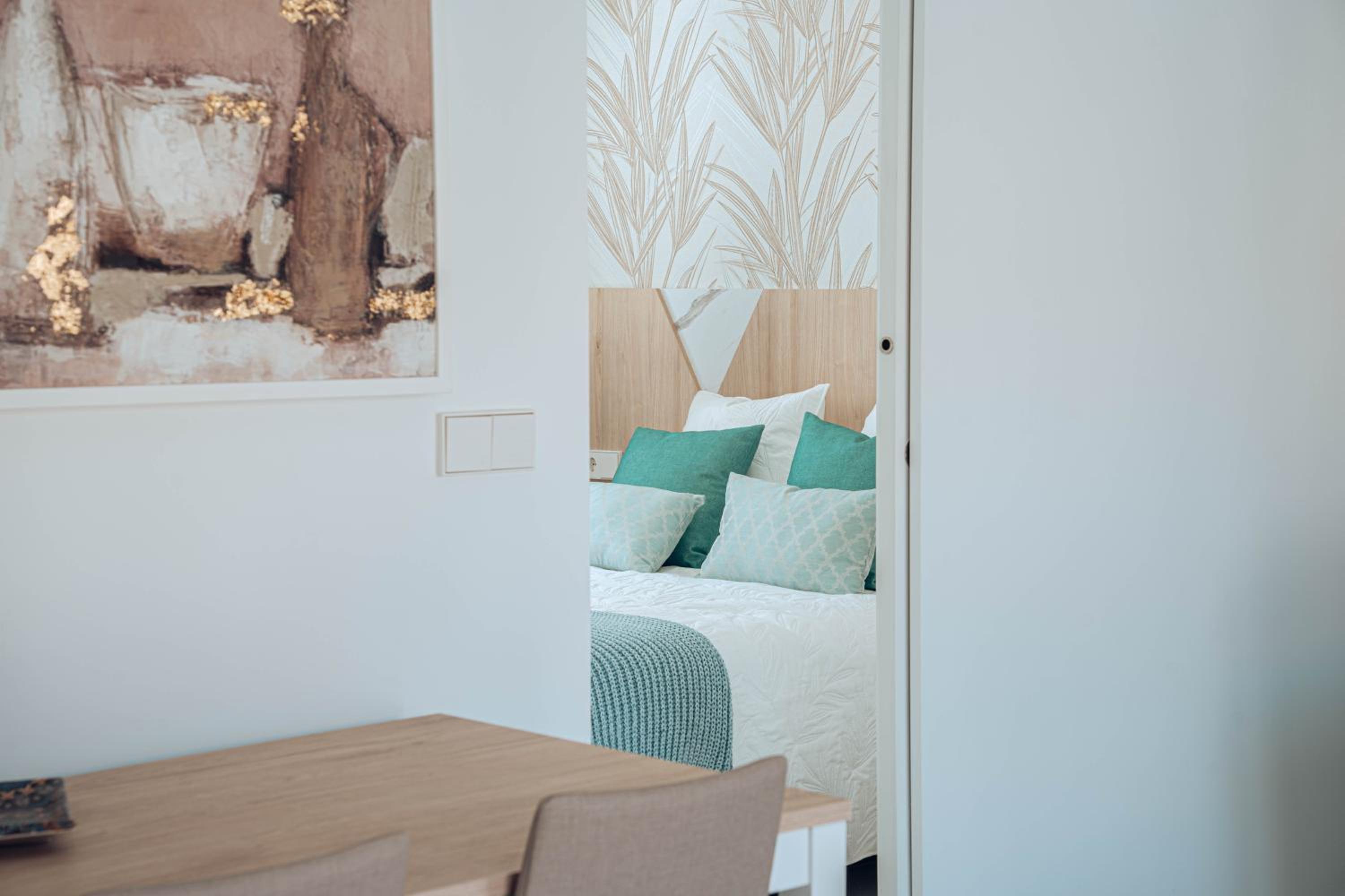 One-Bedroom Apartment photo 2