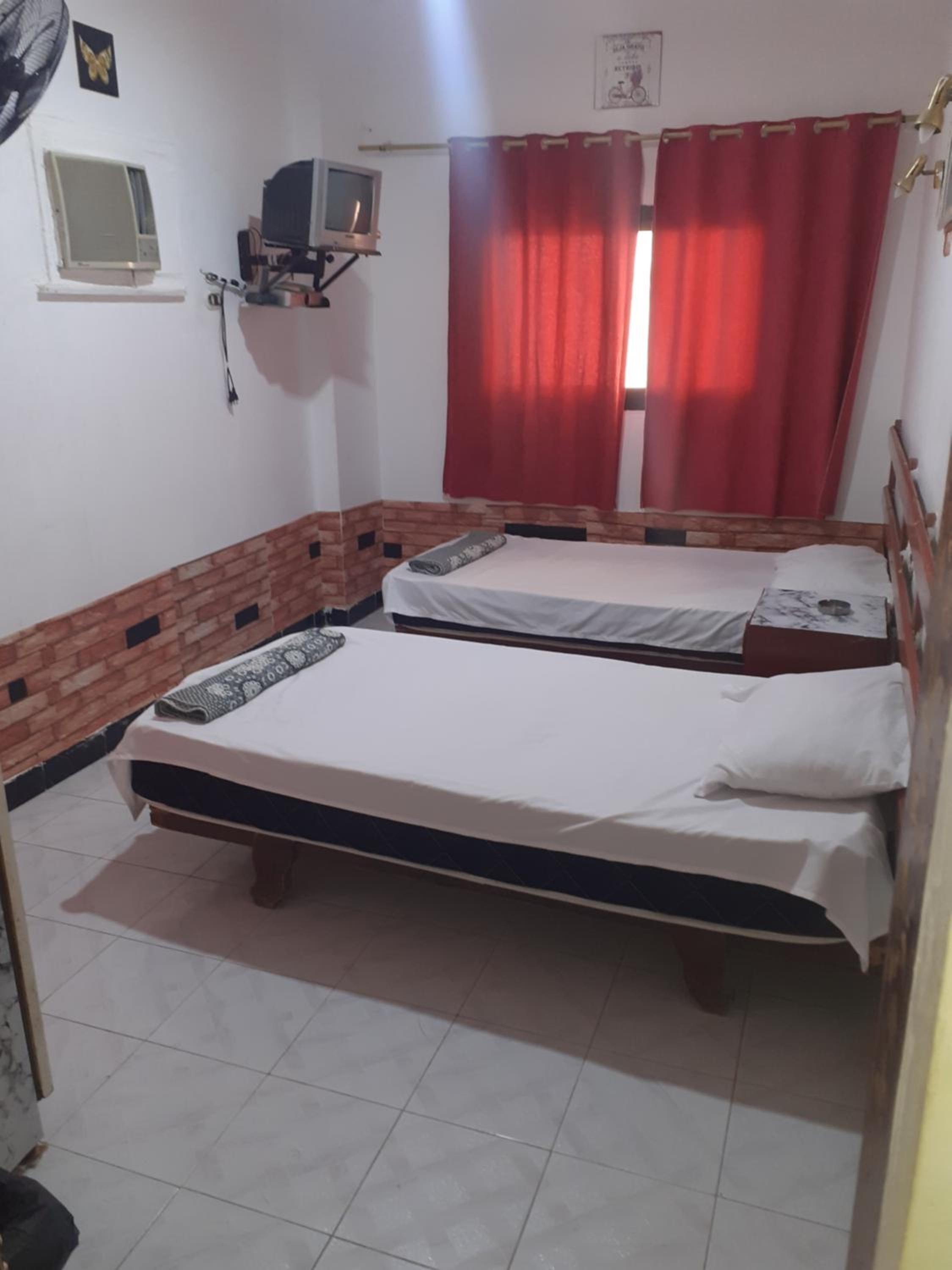 Double Room with Private Bathroom - Photo 12