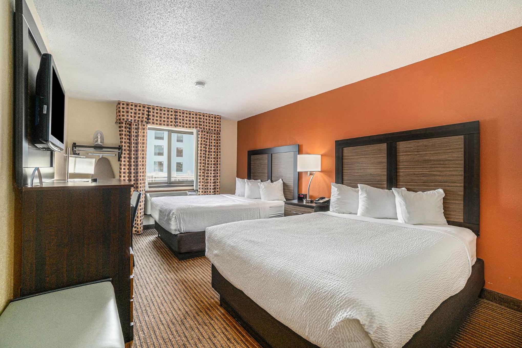 Queen Room with Two Queen Beds - Non-Smoking - Photo 1