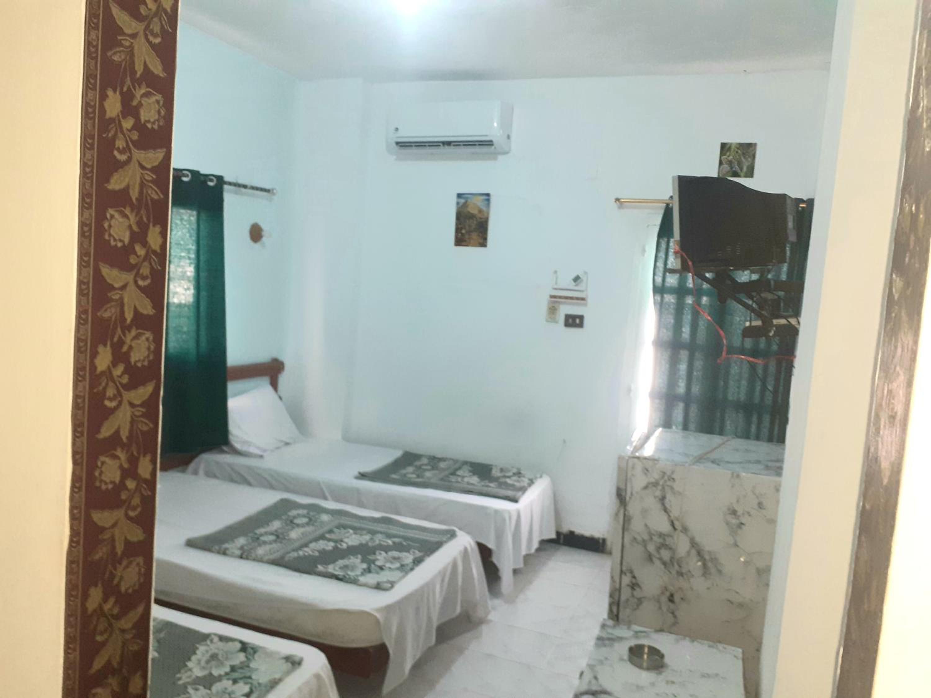 Triple Room with Private Bathroom - Photo 14