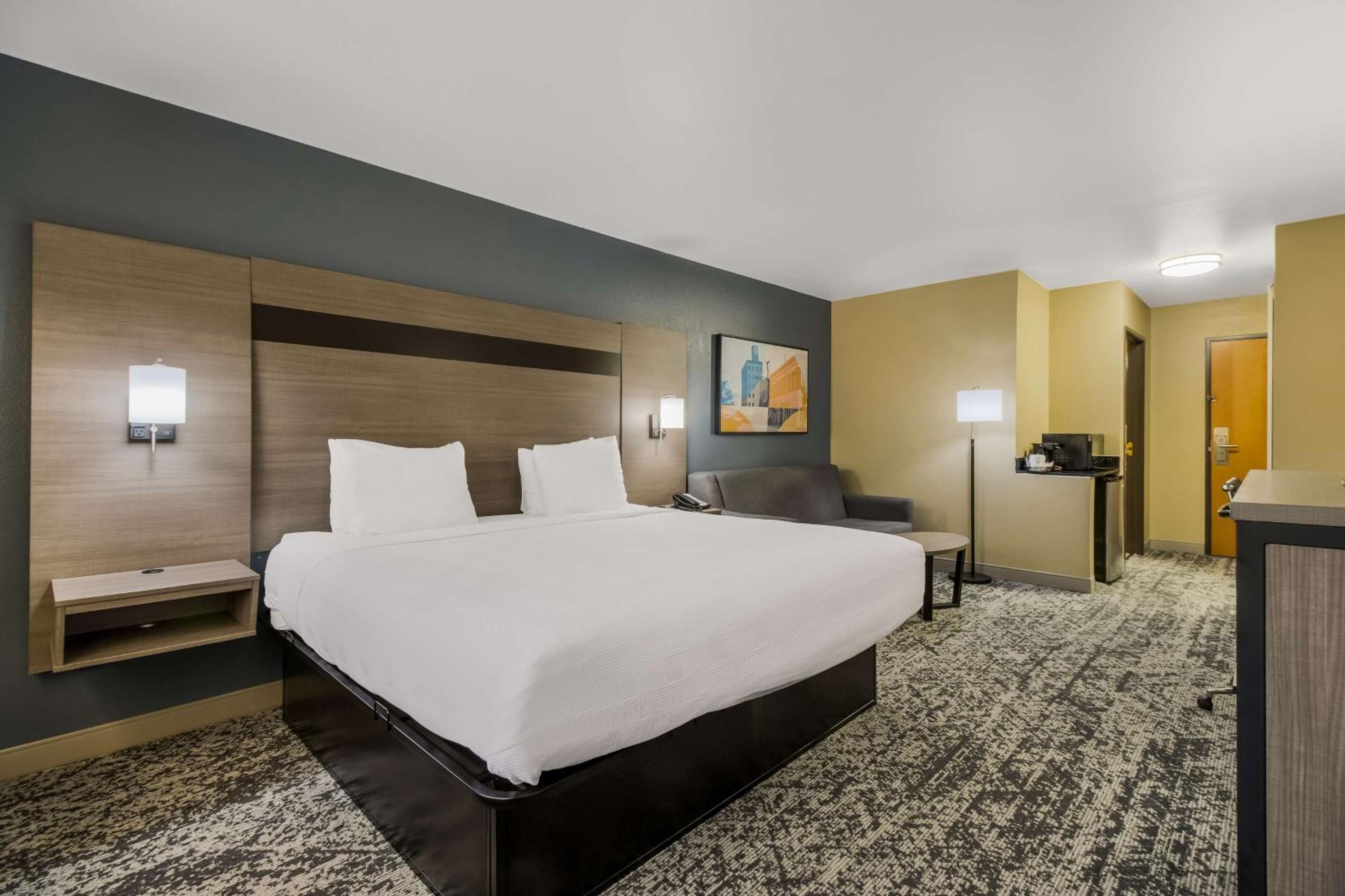King Room - Non-Smoking - Photo 1