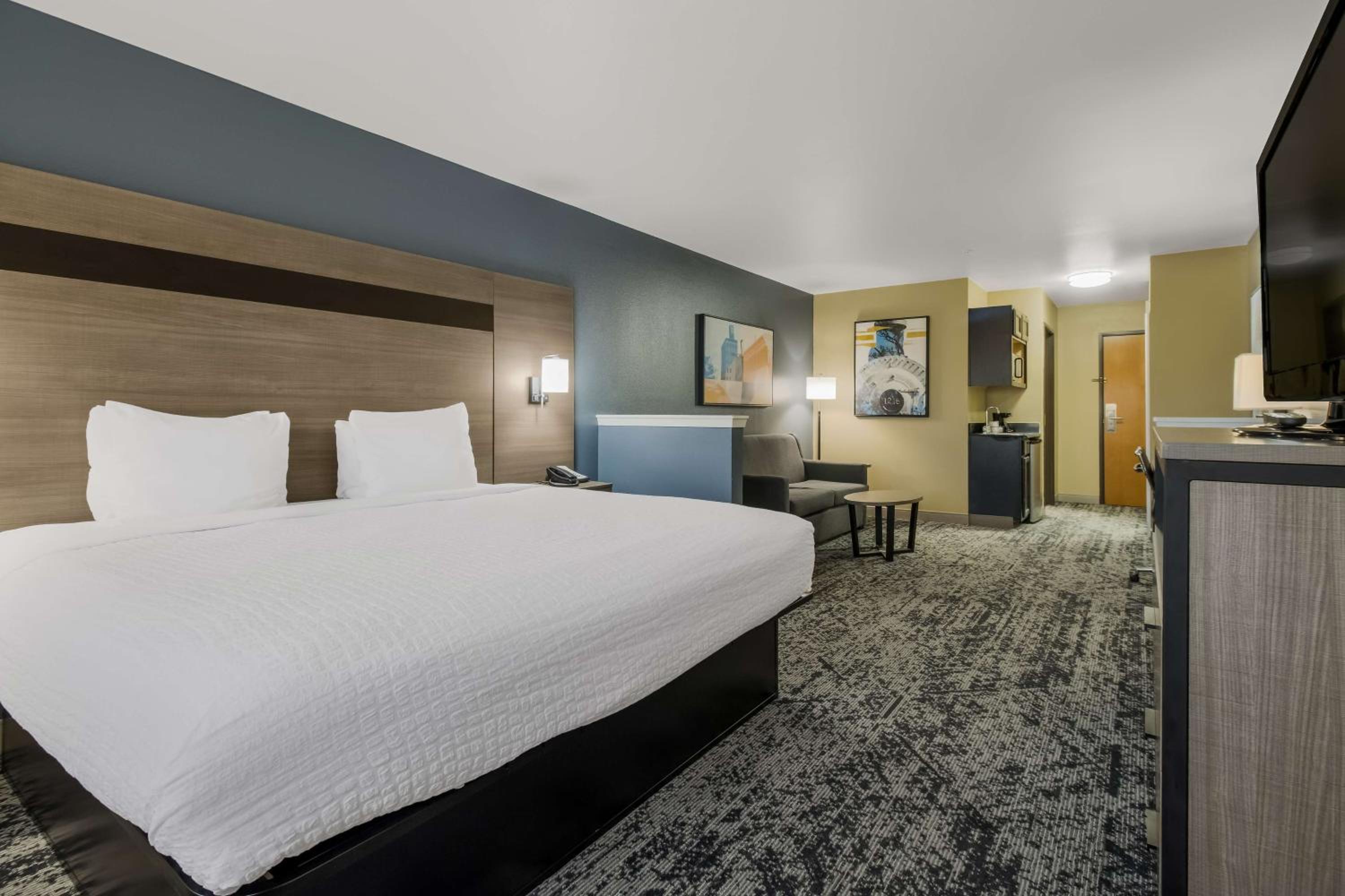 King Suite - Disability Access/Non-Smoking - Photo 3