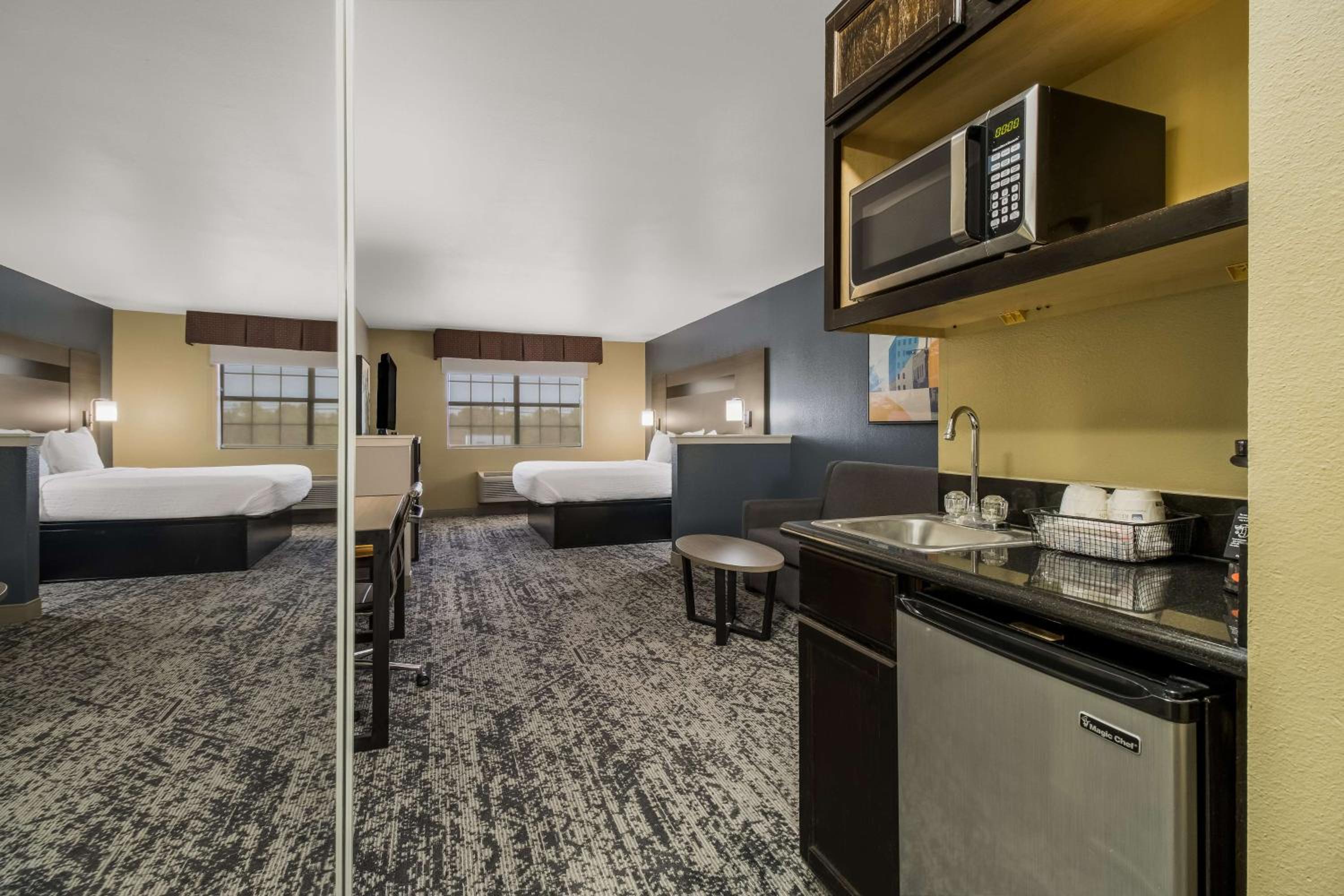 King Suite - Disability Access/Non-Smoking - Photo 1