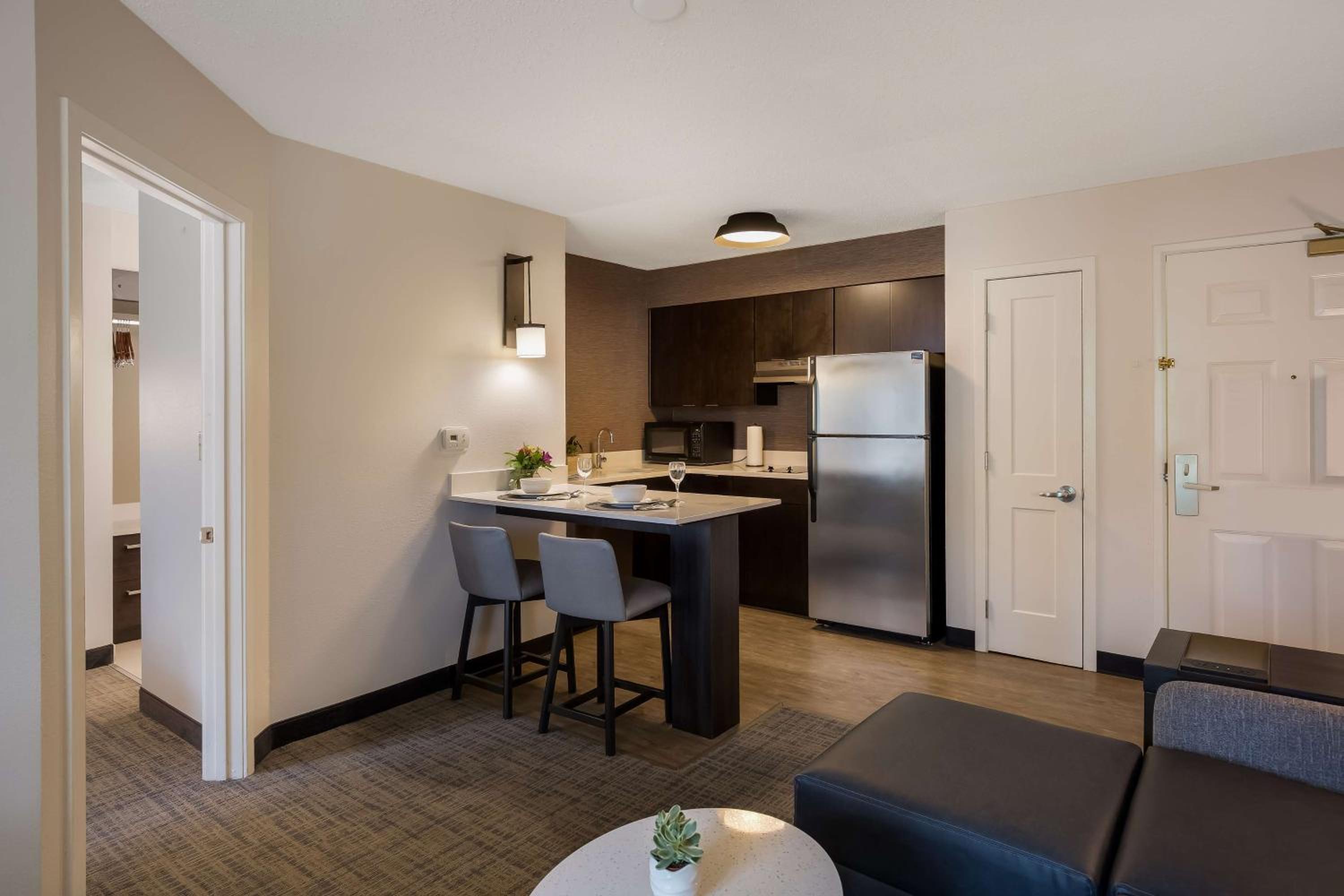 One Bedroom Suite Queen - Photo 6