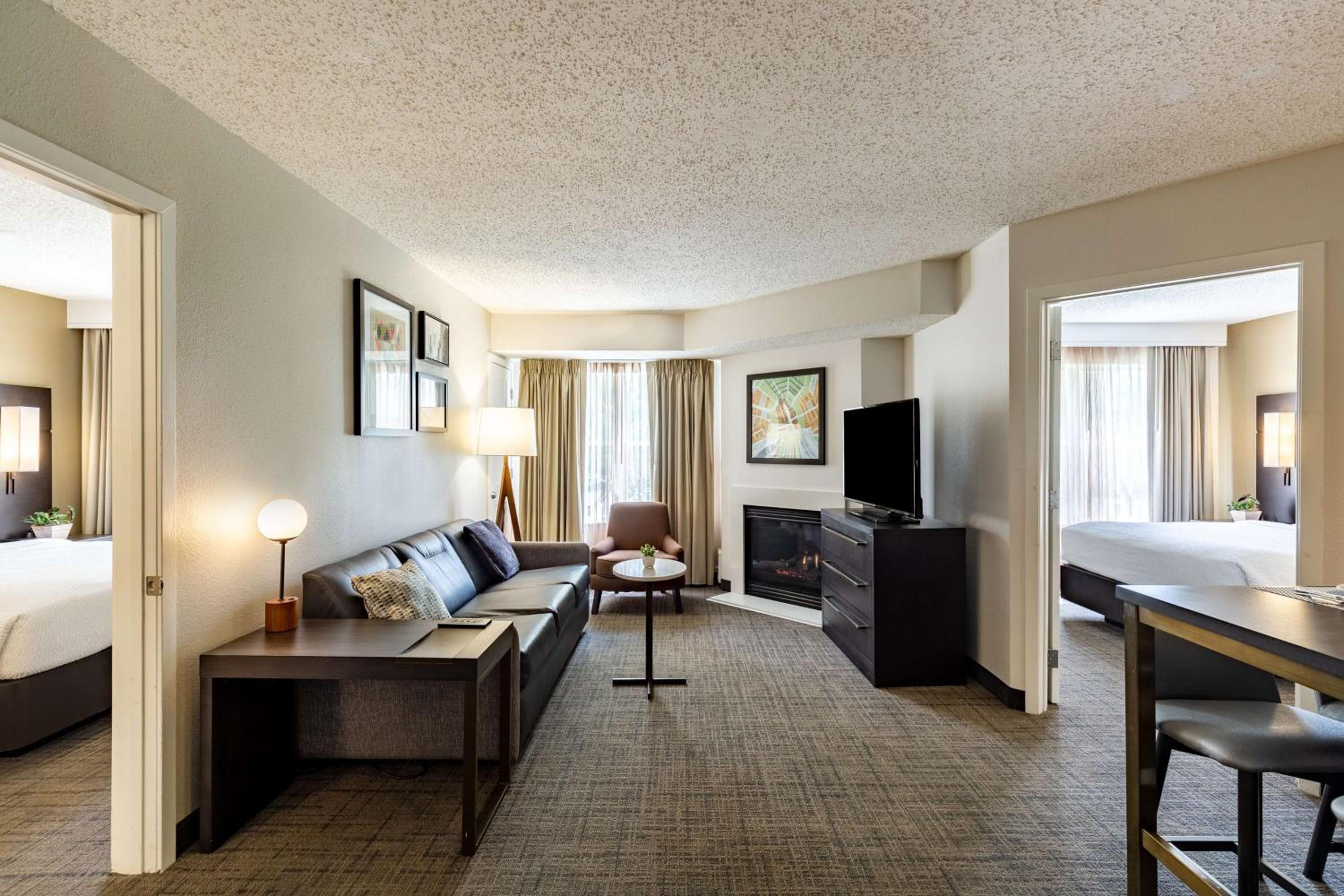 Two Bedroom Suite with Two Queen Beds - Photo 3