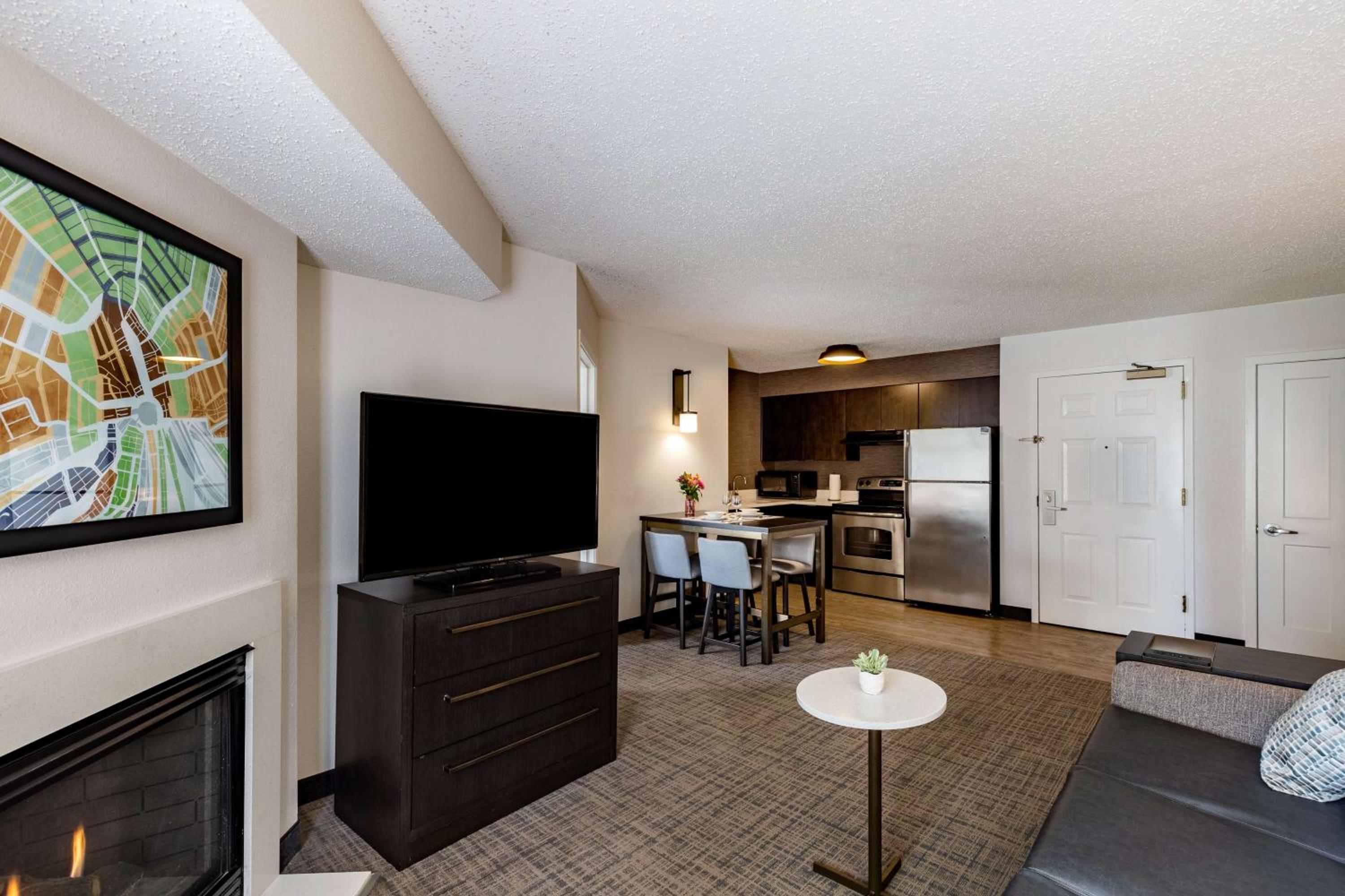 Two Bedroom Suite with Two Queen Beds - Photo 1