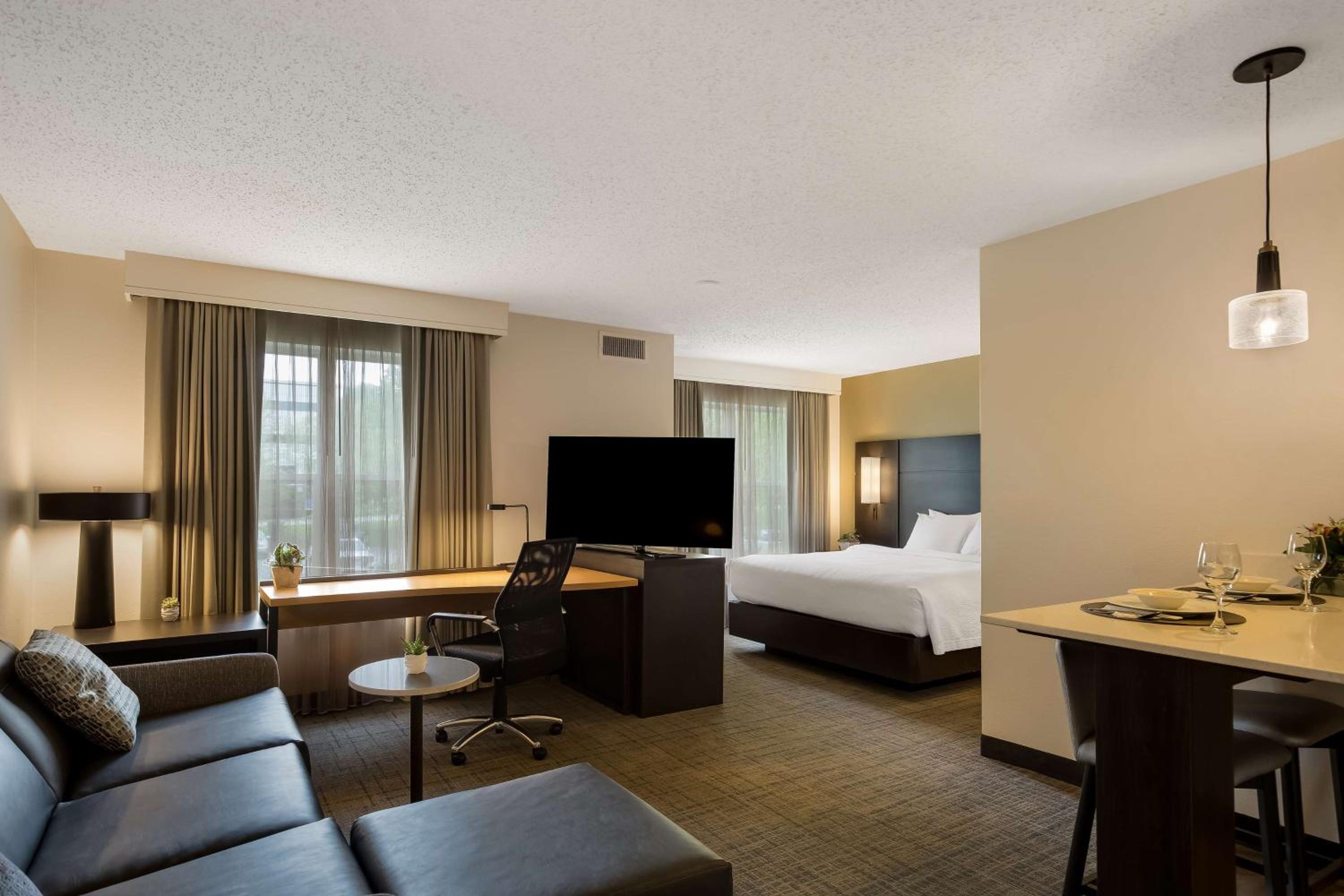 King Studio Suite - Photo 3