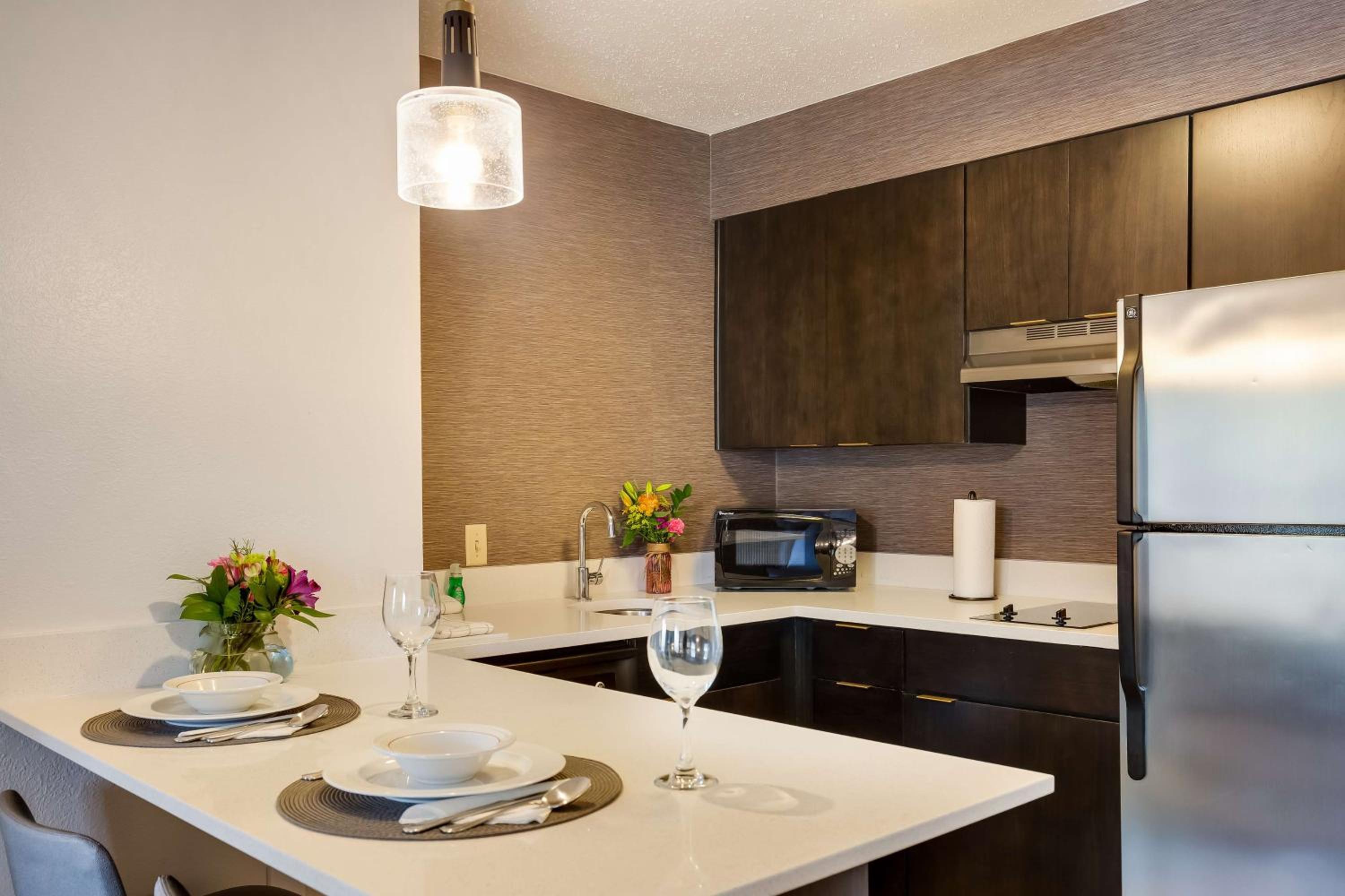 One Bedroom Suite Queen - Photo 2