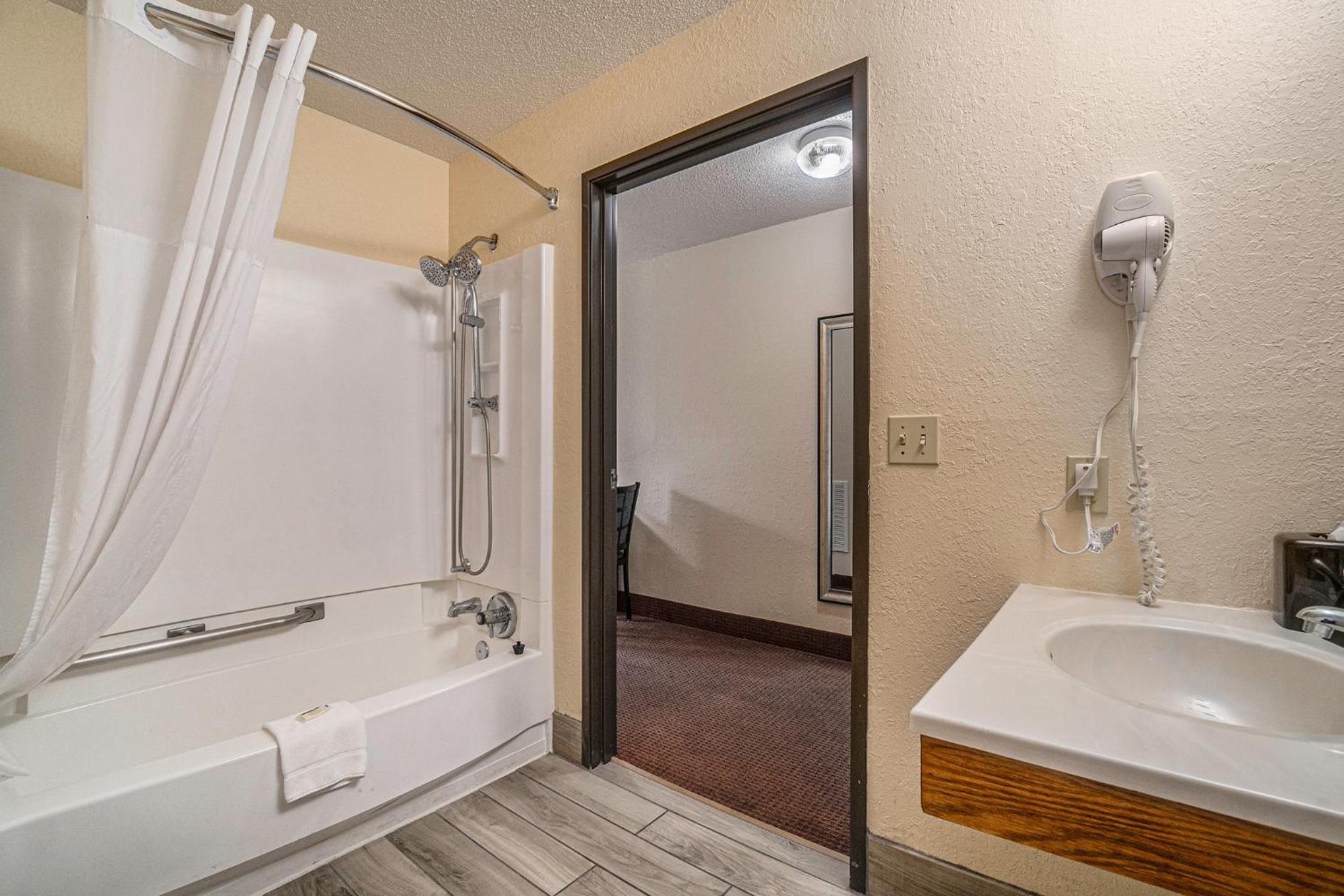 King Room - Disability Access/Non-Smoking - Photo 4