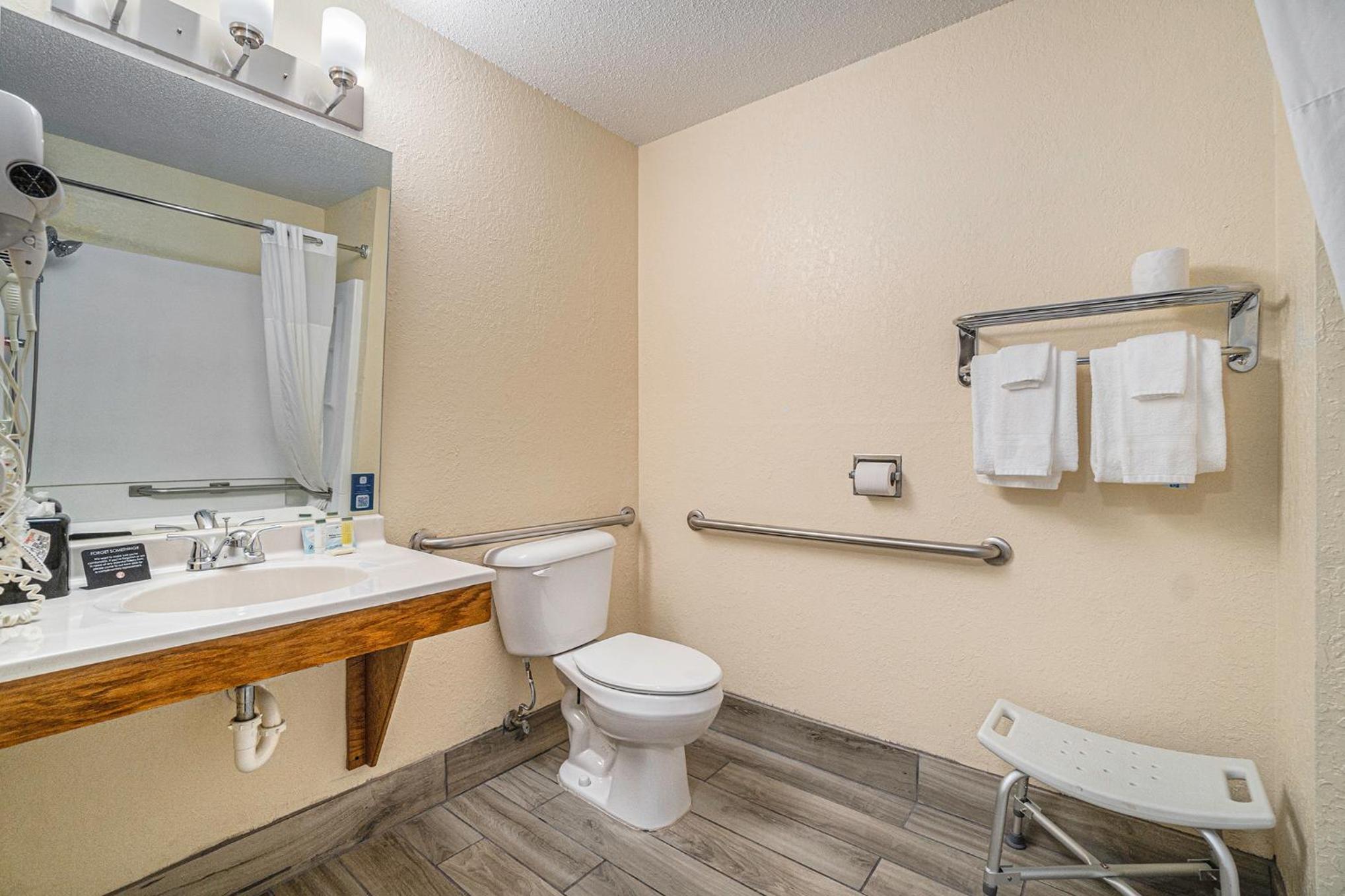 King Room - Disability Access/Non-Smoking - Photo 2