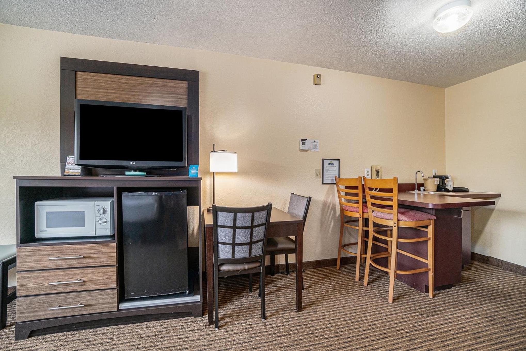 King Room with Hot Tub - Non-Smoking - Photo 2