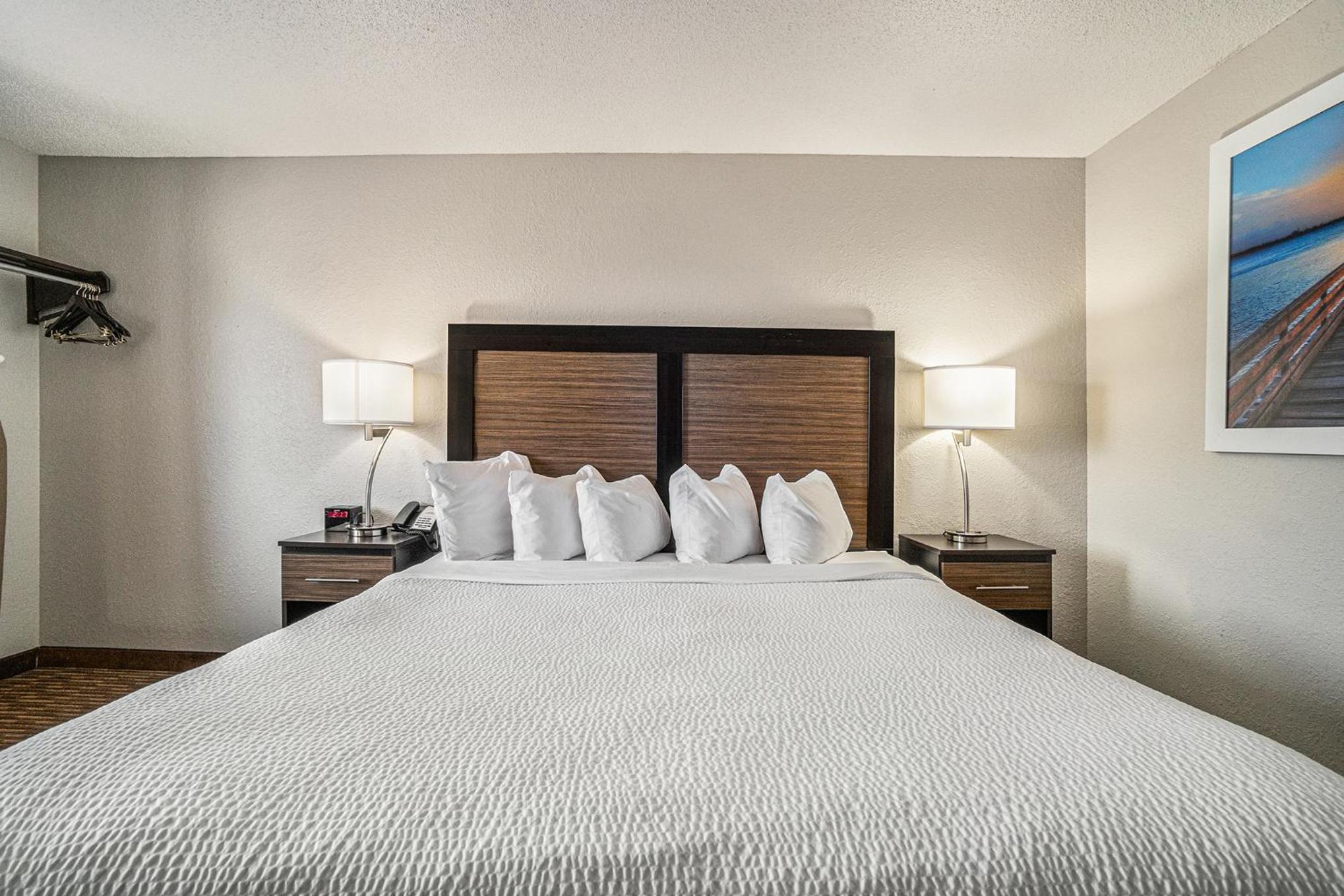 Queen Room with Two Queen Beds - Mobility Access/Non-Smoking - Photo 5