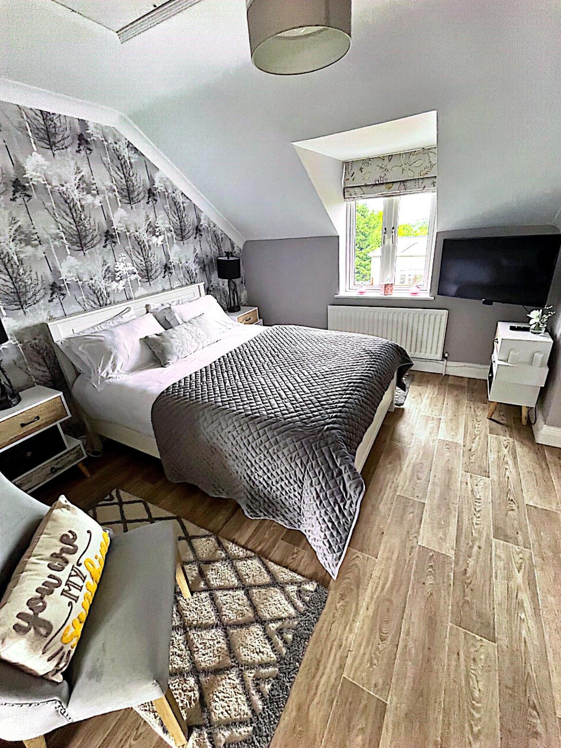 Deluxe King Room