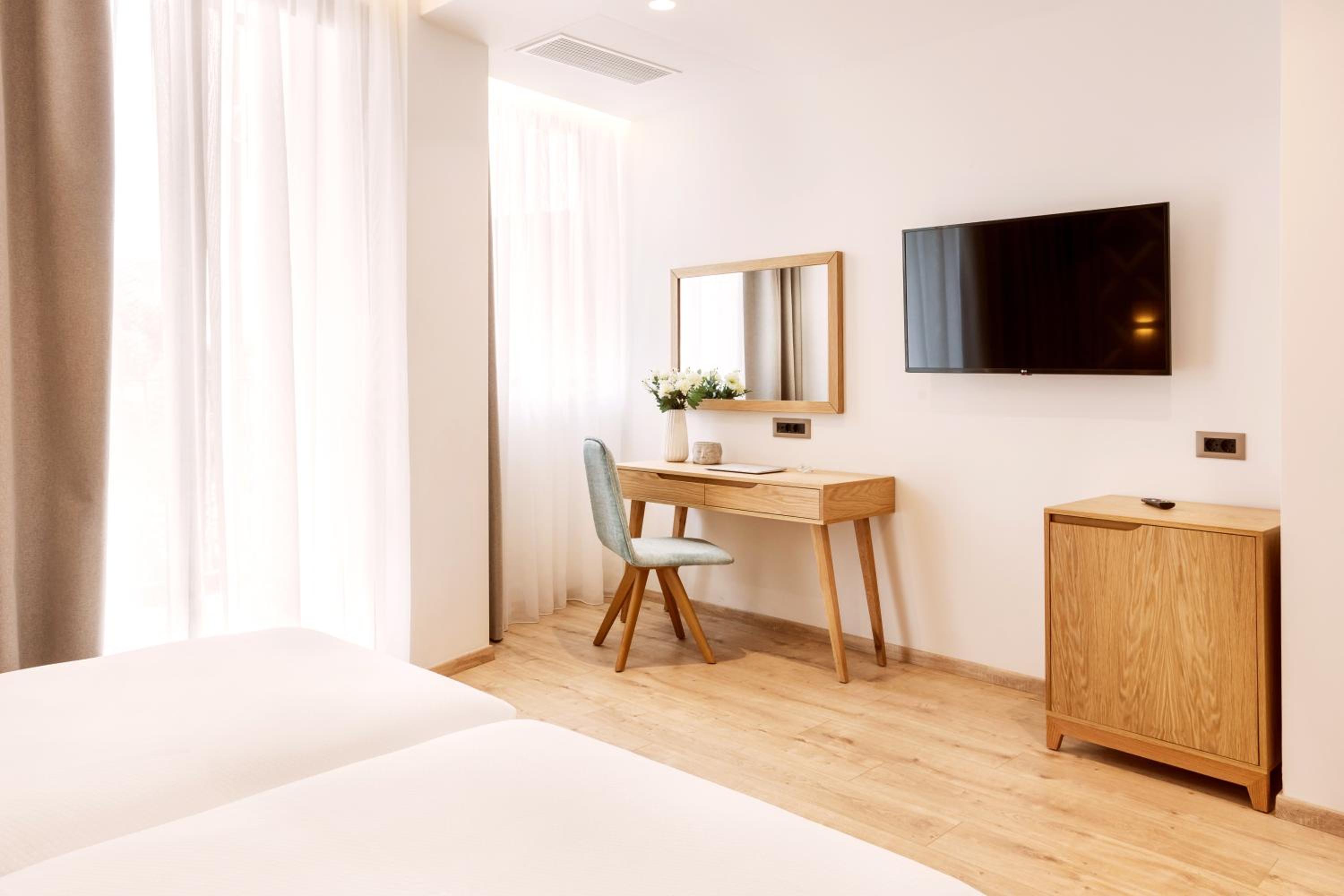 Double or Twin Room with Balcony photo 3