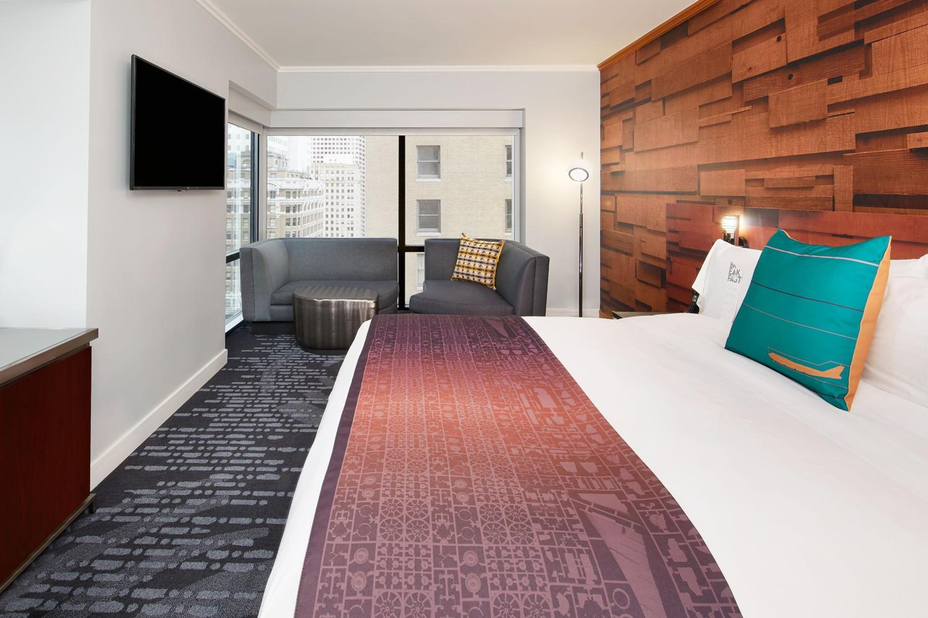 Studio Suite, 1 King, Corner room - Photo 12