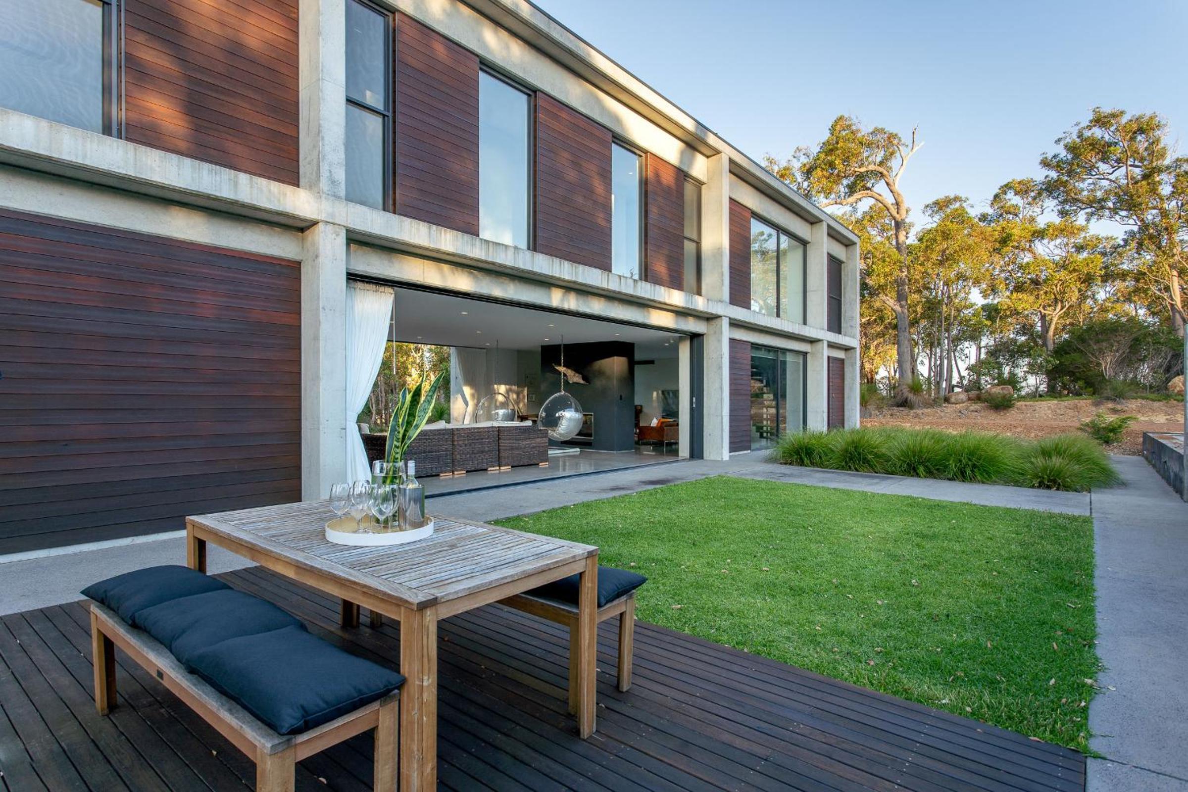 Four-Bedroom House photo 3