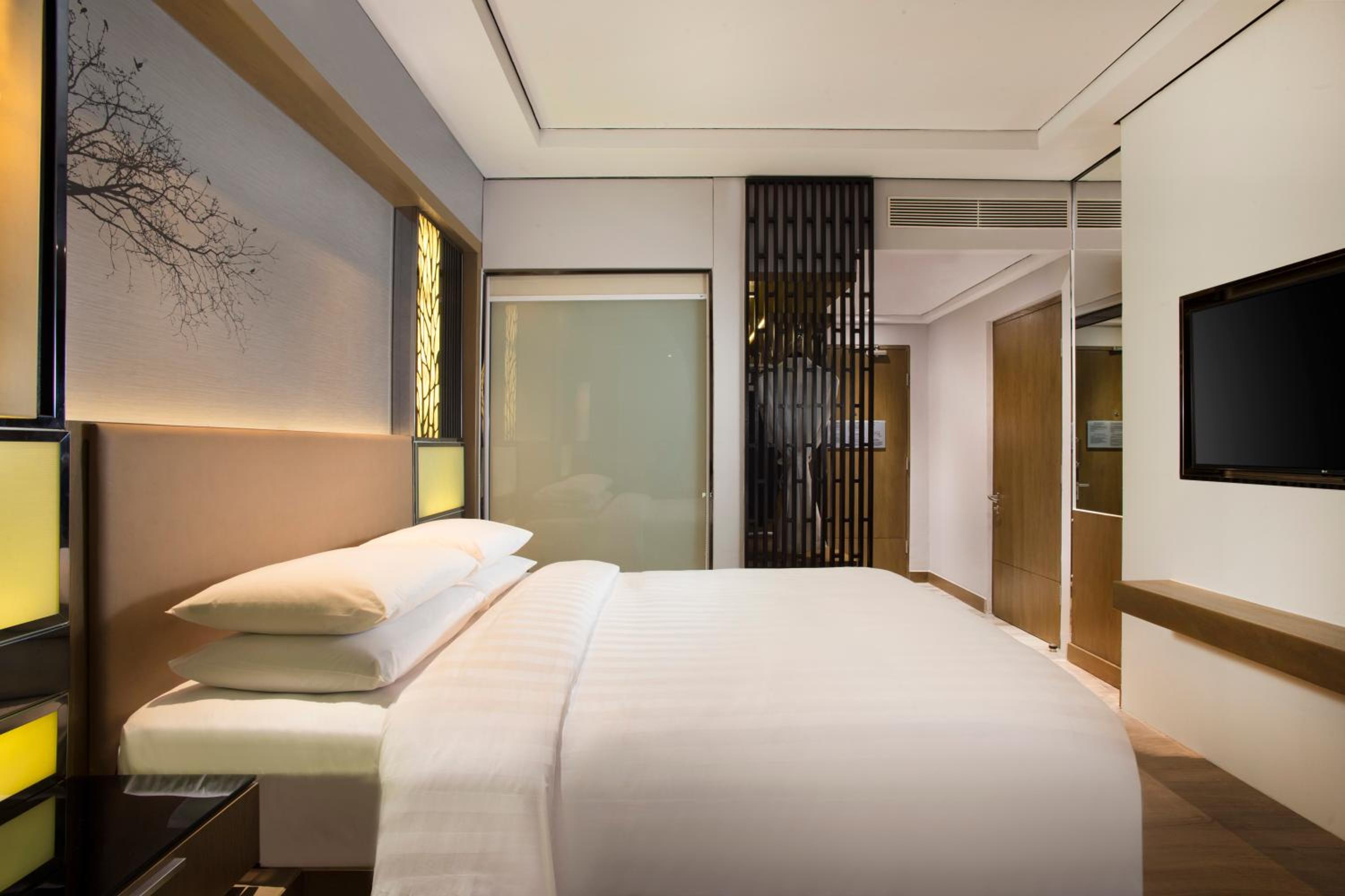 Deluxe King Room - Photo 1