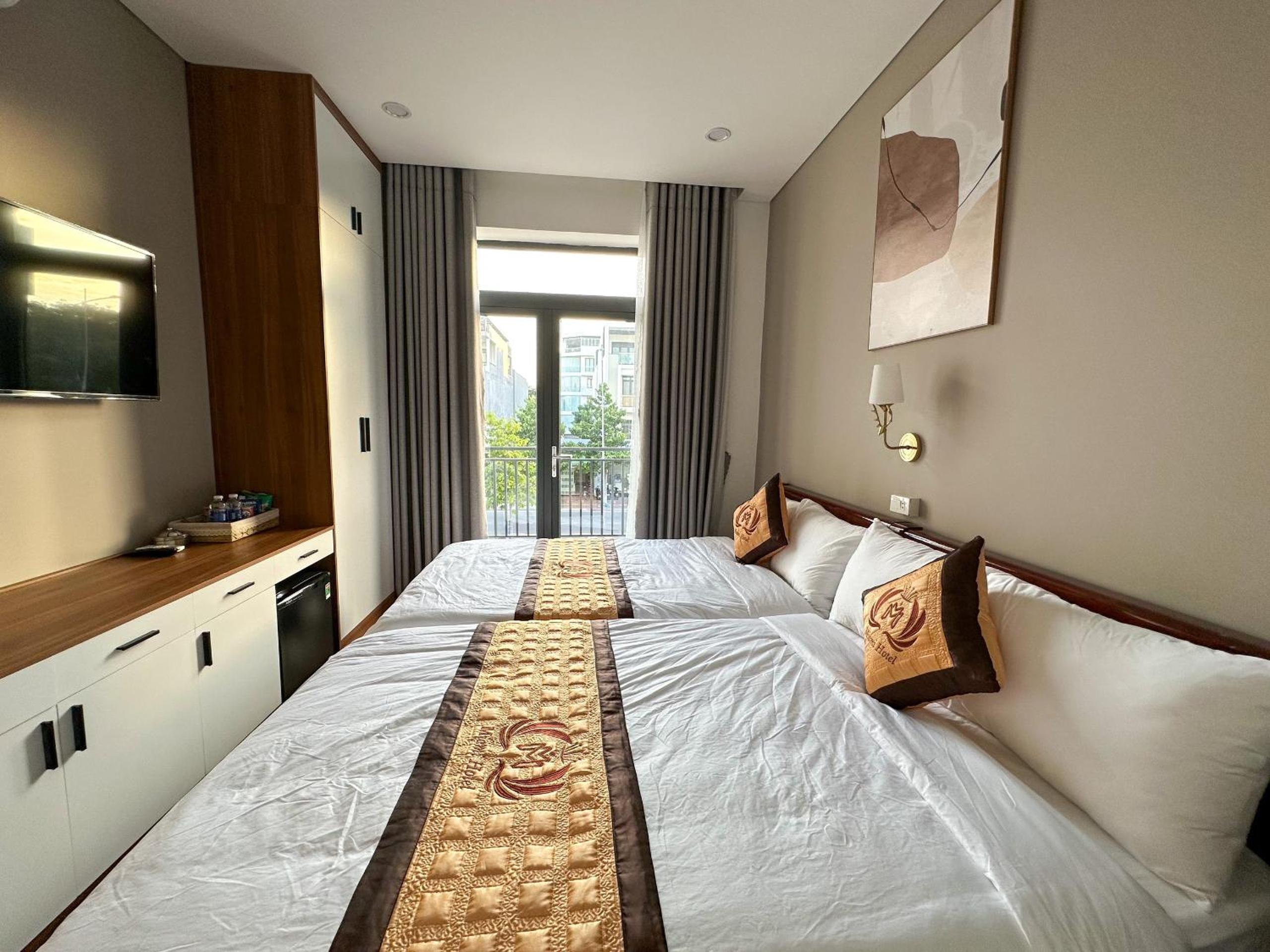 Double Room with Balcony (2 Adults + 1 Child) photo 3