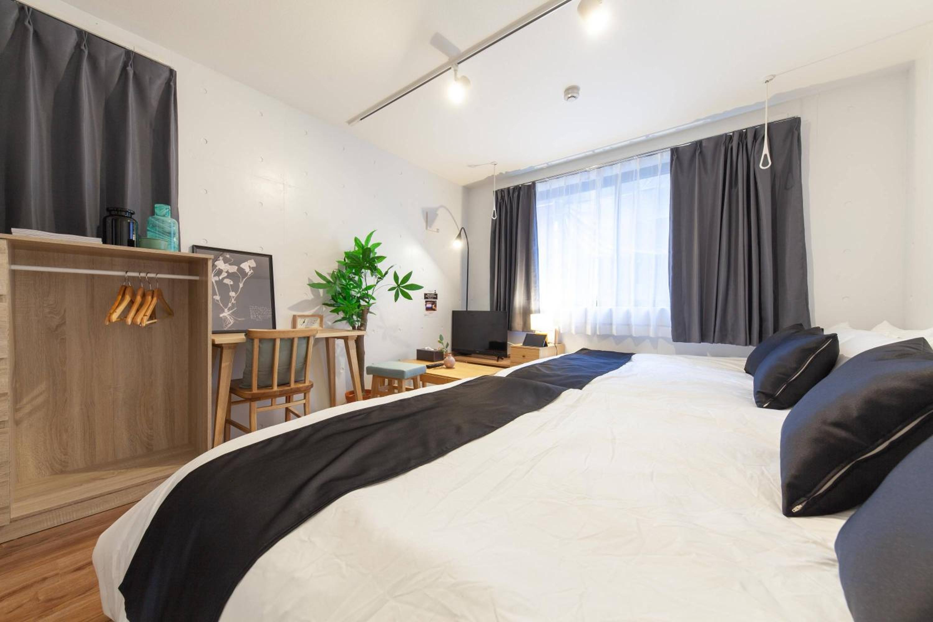 One-Bedroom Apartment photo 1