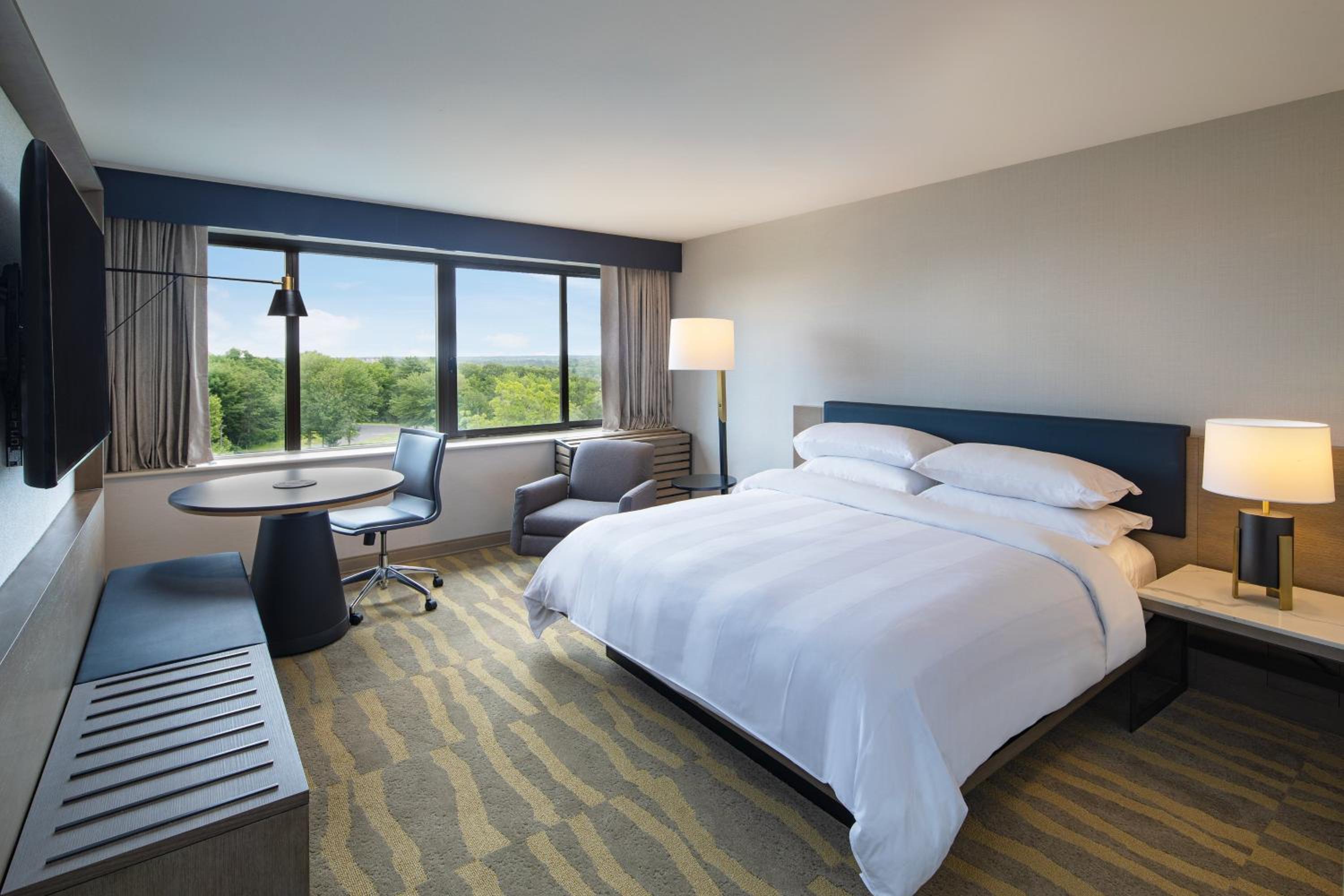 Guest Room, 1 King - Photo 1